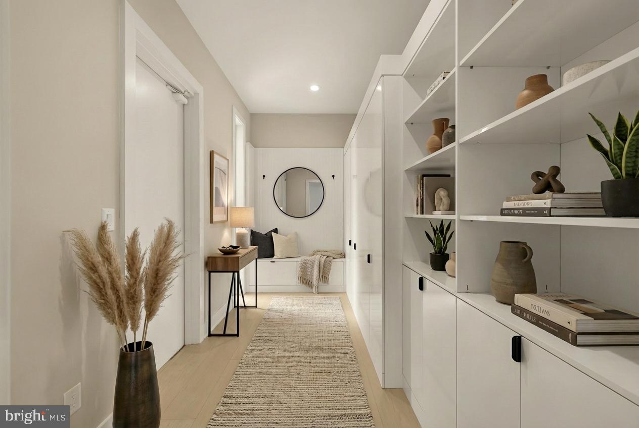 MCLEAN MANOR - Residential