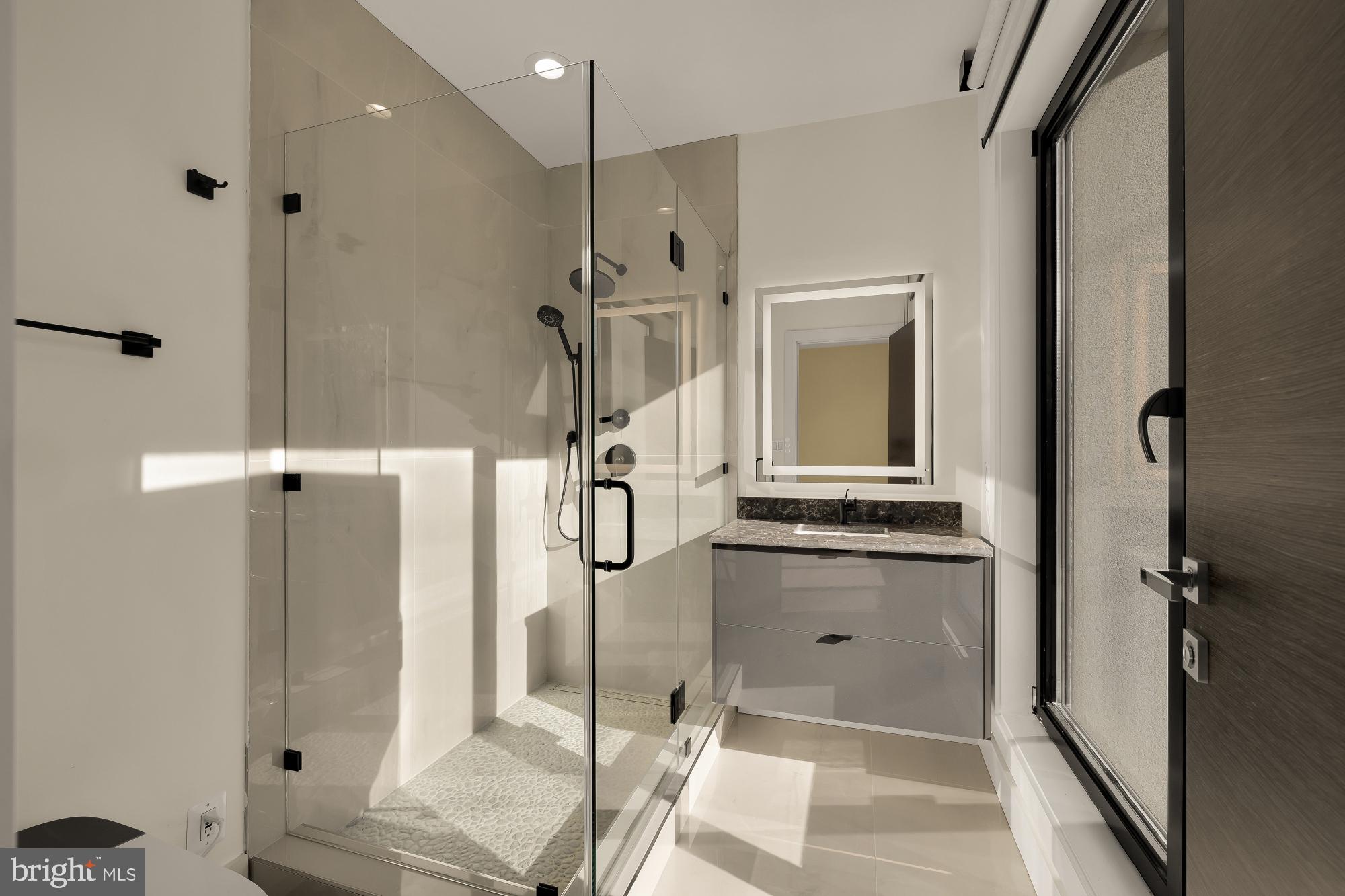 MCLEAN MANOR - Residential