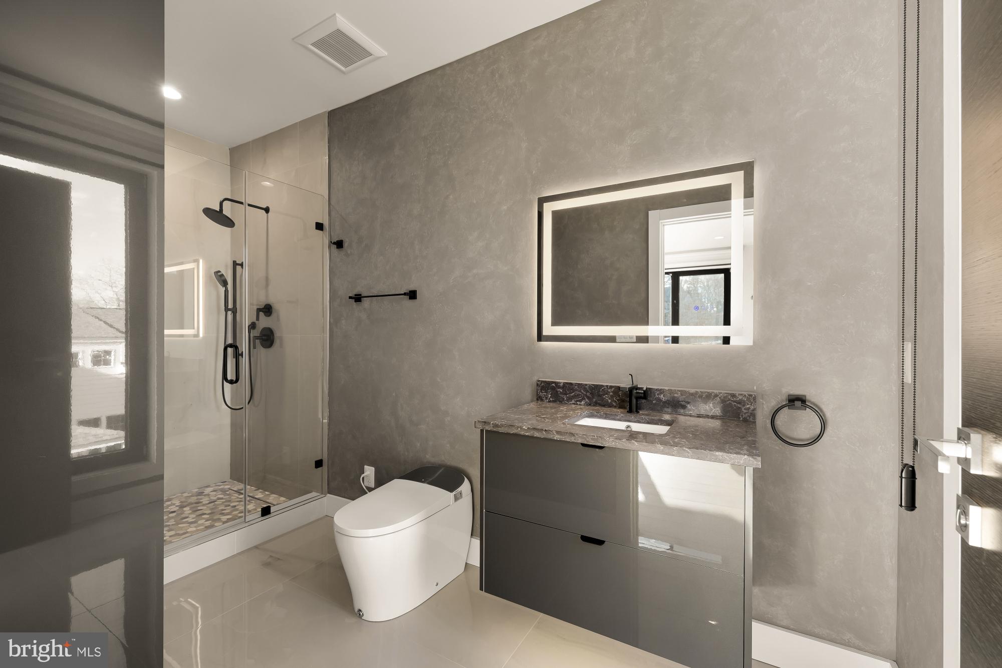 MCLEAN MANOR - Residential