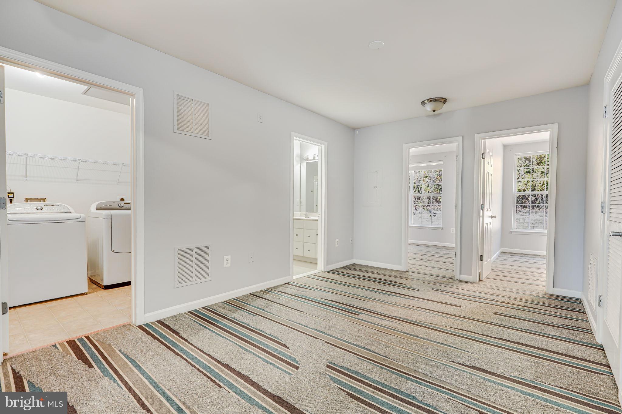 THE COMMONS ON WILLIAM SQUARE - Residential