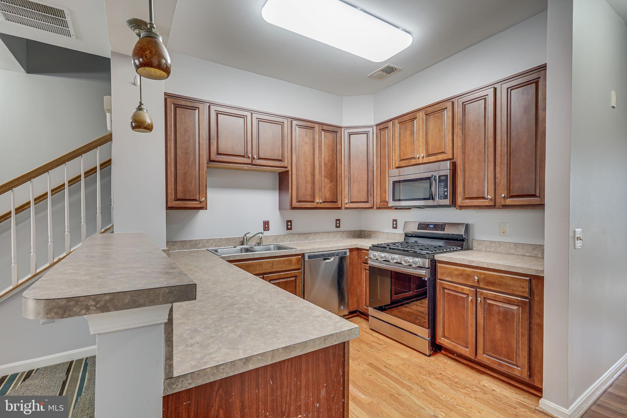 THE COMMONS ON WILLIAM SQUARE - Residential