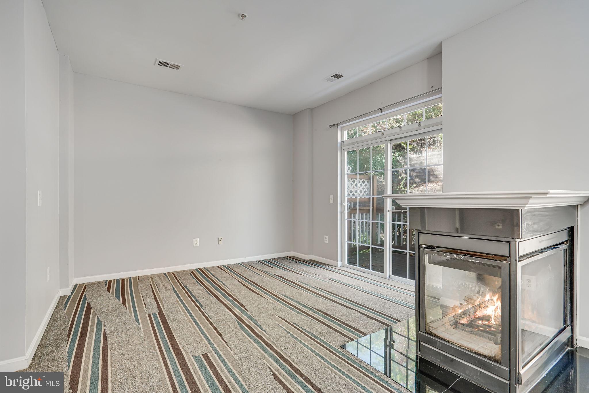 THE COMMONS ON WILLIAM SQUARE - Residential