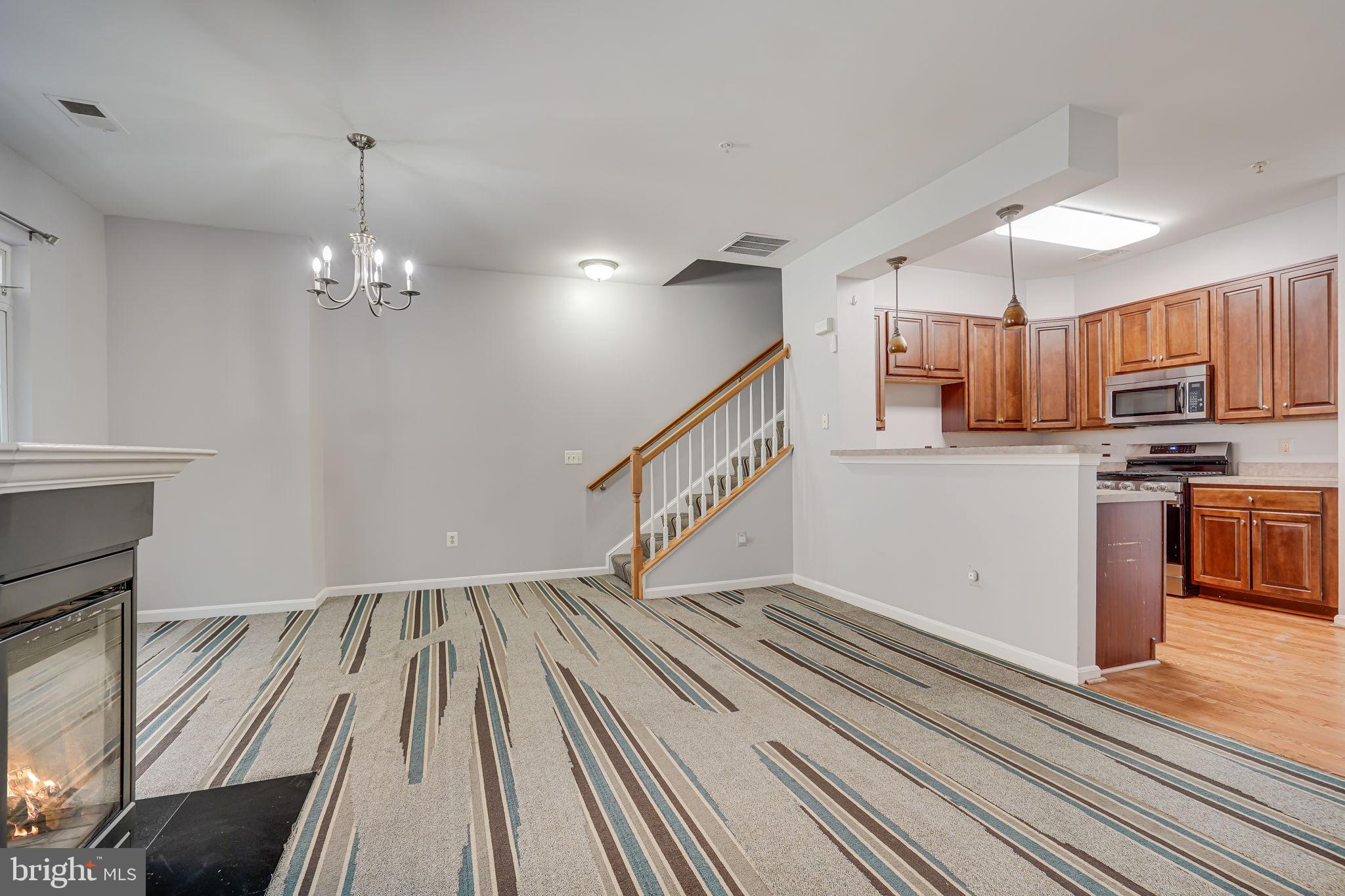 THE COMMONS ON WILLIAM SQUARE - Residential