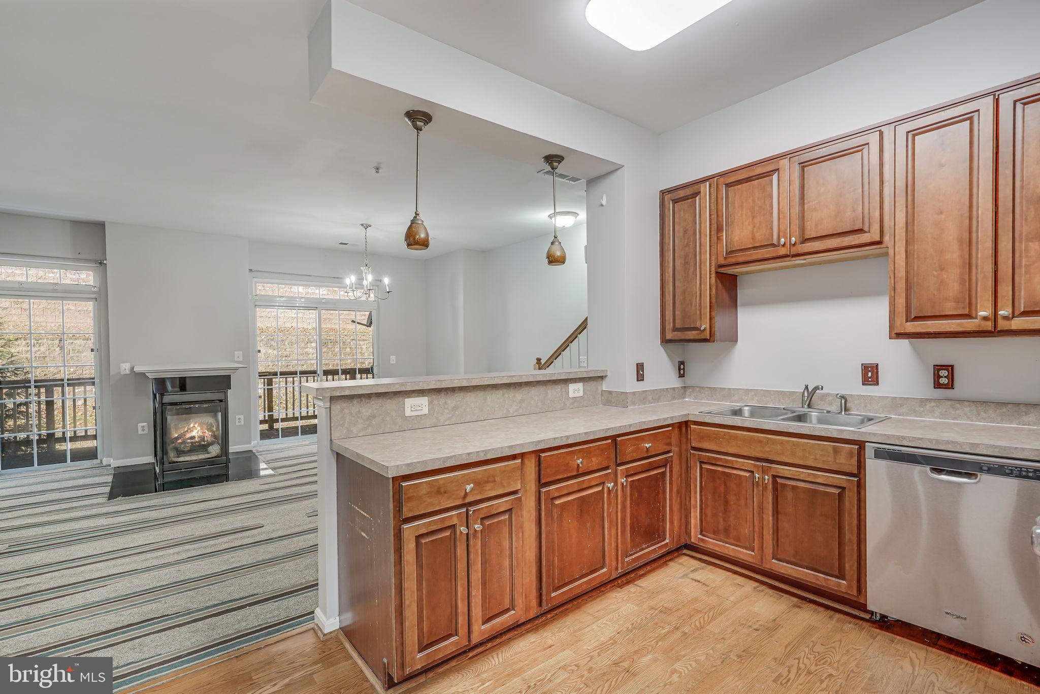 THE COMMONS ON WILLIAM SQUARE - Residential