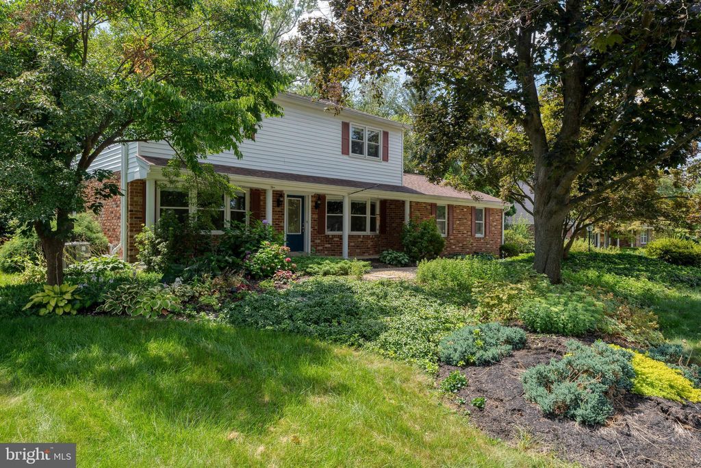 Photo of 1270 Detwiler Drive, YORK, PA 17404 (MLS # PAYK2087616)