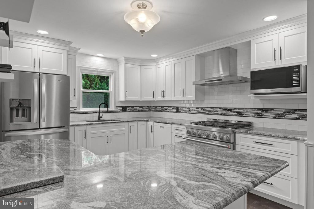 Photo of 1270 Detwiler Drive, YORK, PA 17404 (MLS # PAYK2087616)