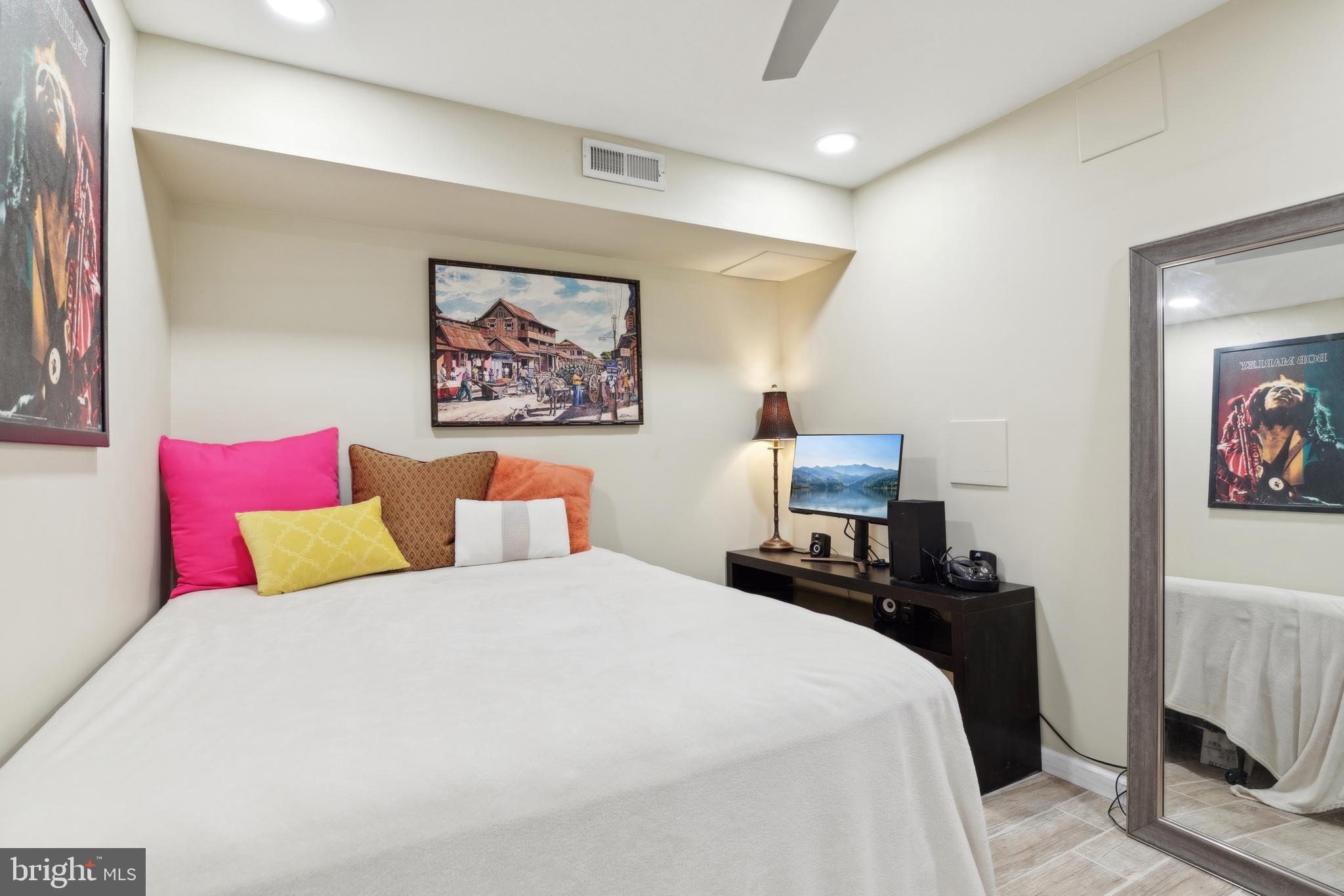 CROFTON MEADOWS - Residential