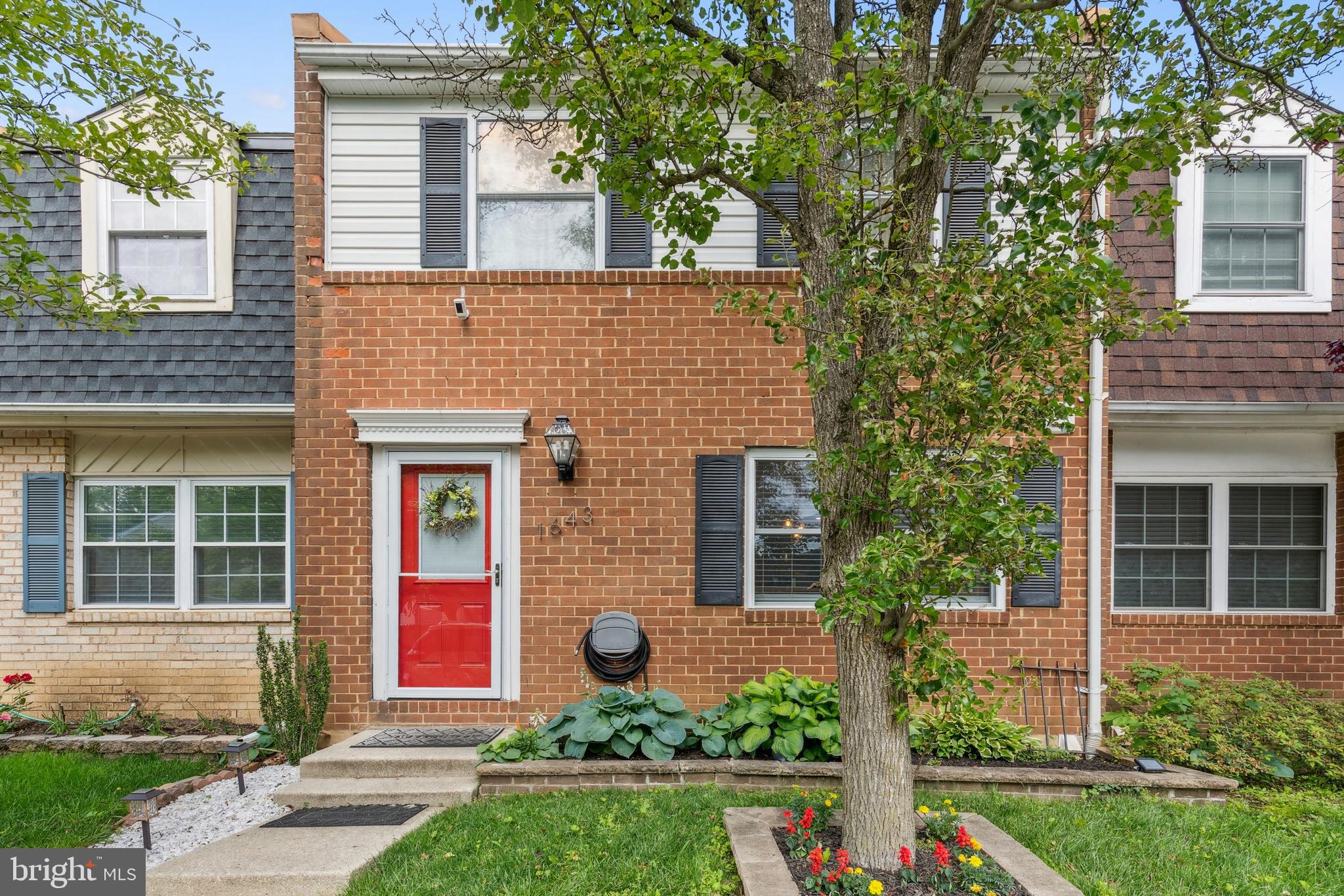 1643 FOREST HILL COURT