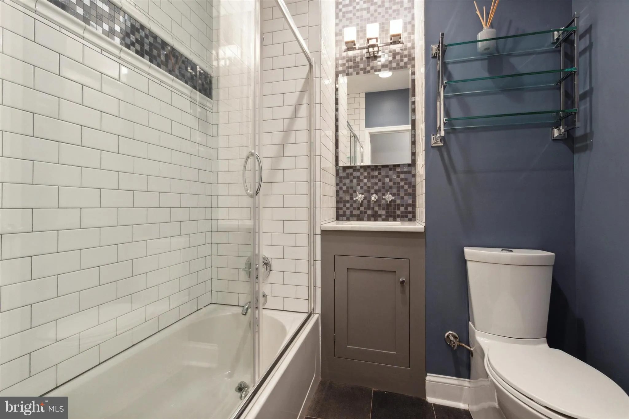 Philadelphia, Pennsylvania 19146, United States, 3 Bedrooms Bedrooms, ,2 BathroomsBathrooms,Residential,Contingent,42267