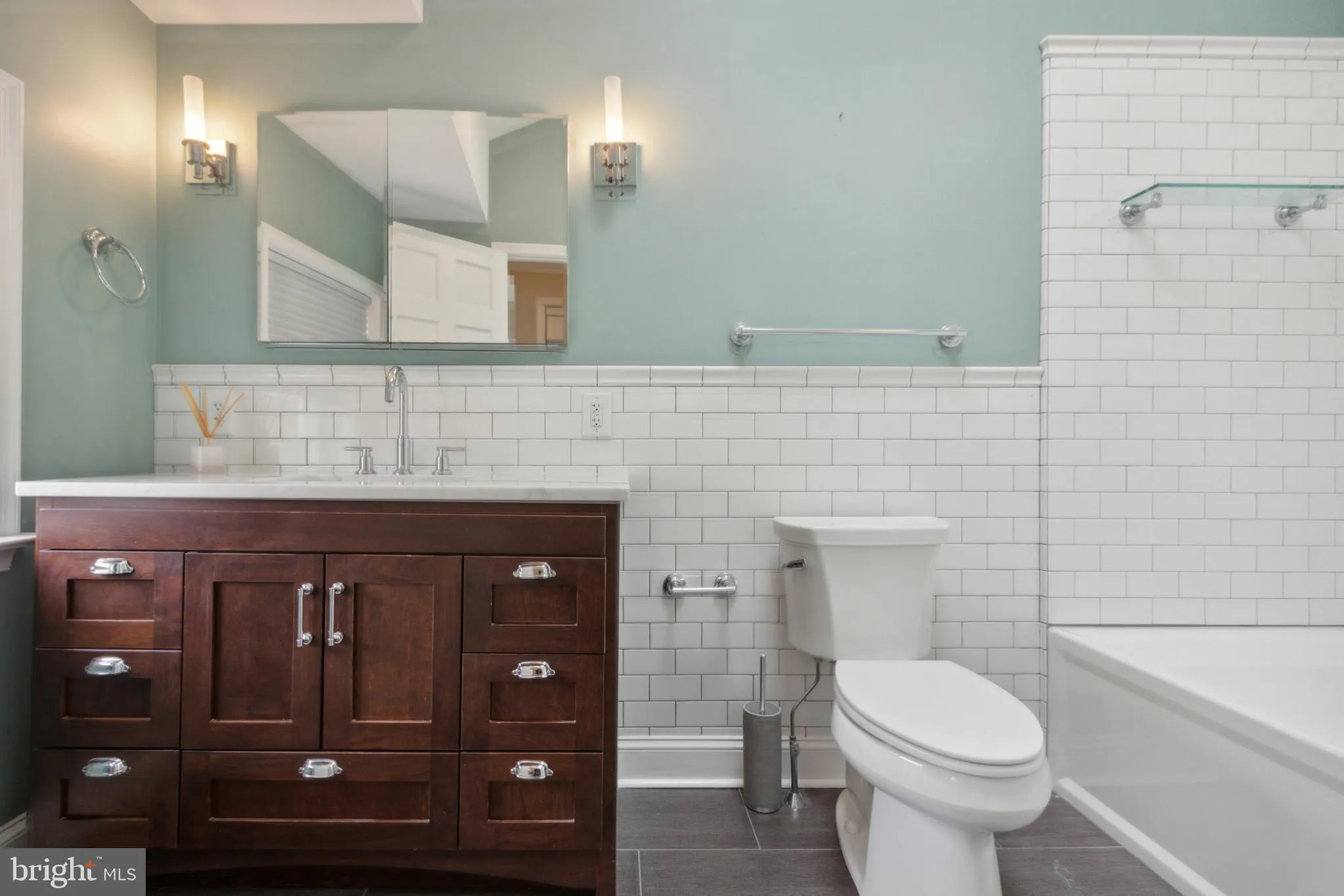 Philadelphia, Pennsylvania 19146, United States, 3 Bedrooms Bedrooms, ,2 BathroomsBathrooms,Residential,Contingent,42267