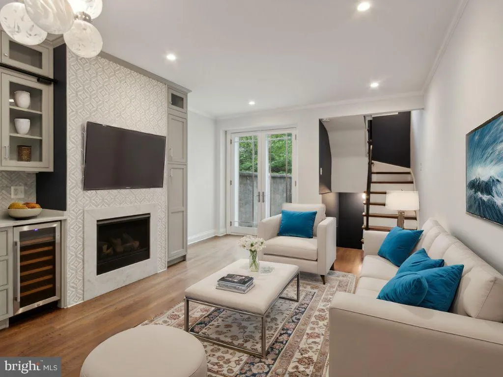 Philadelphia, Pennsylvania 19146, United States, 3 Bedrooms Bedrooms, ,2 BathroomsBathrooms,Residential,Contingent,42267