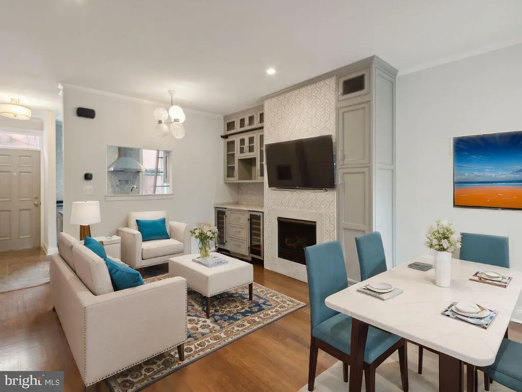 Philadelphia, Pennsylvania 19146, United States, 3 Bedrooms Bedrooms, ,2 BathroomsBathrooms,Residential,Contingent,42267