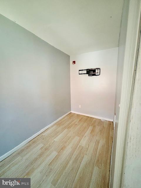 240 W GLENWOOD AVENUE 42 2ND FL