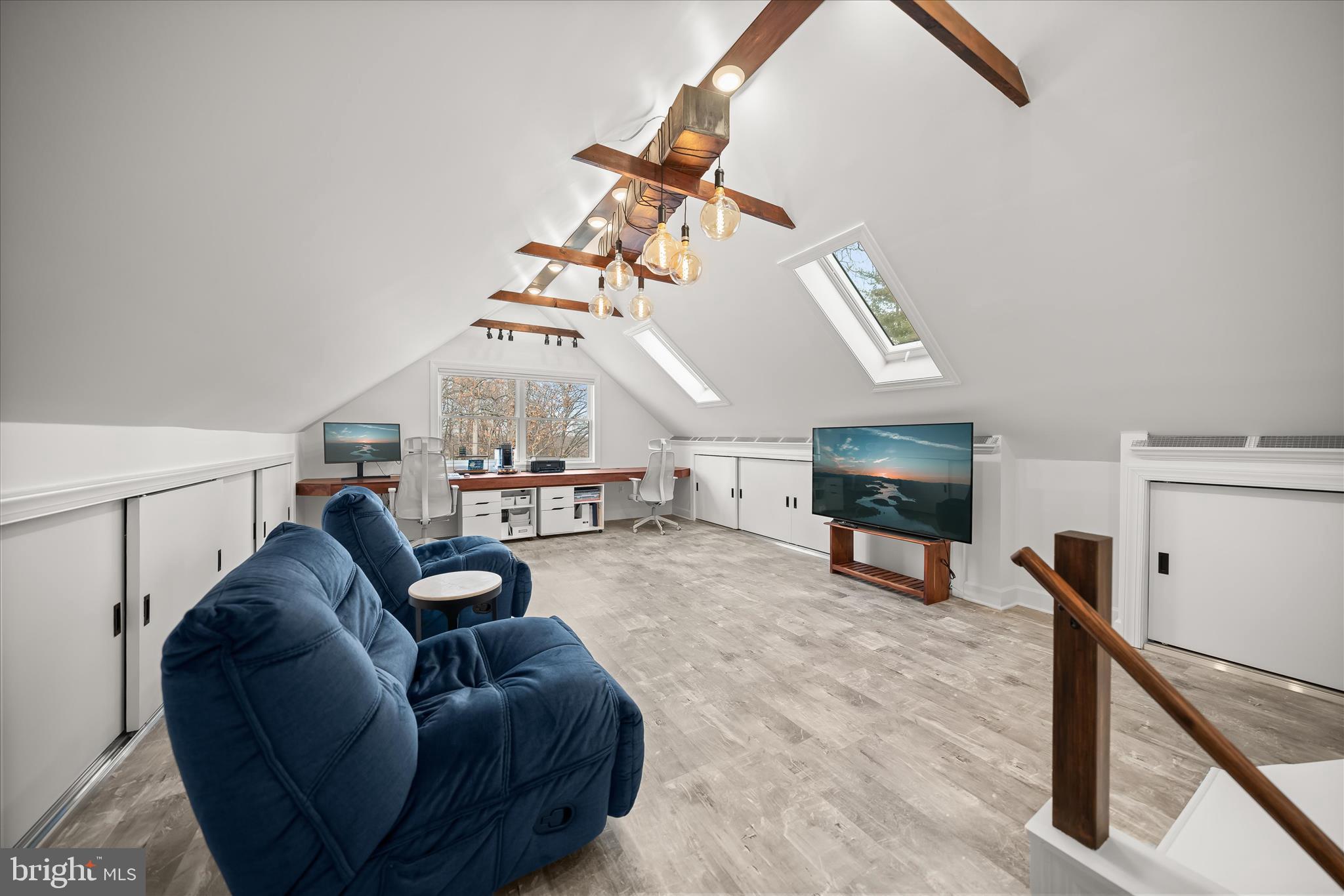 VICTORIA WOODS - Residential