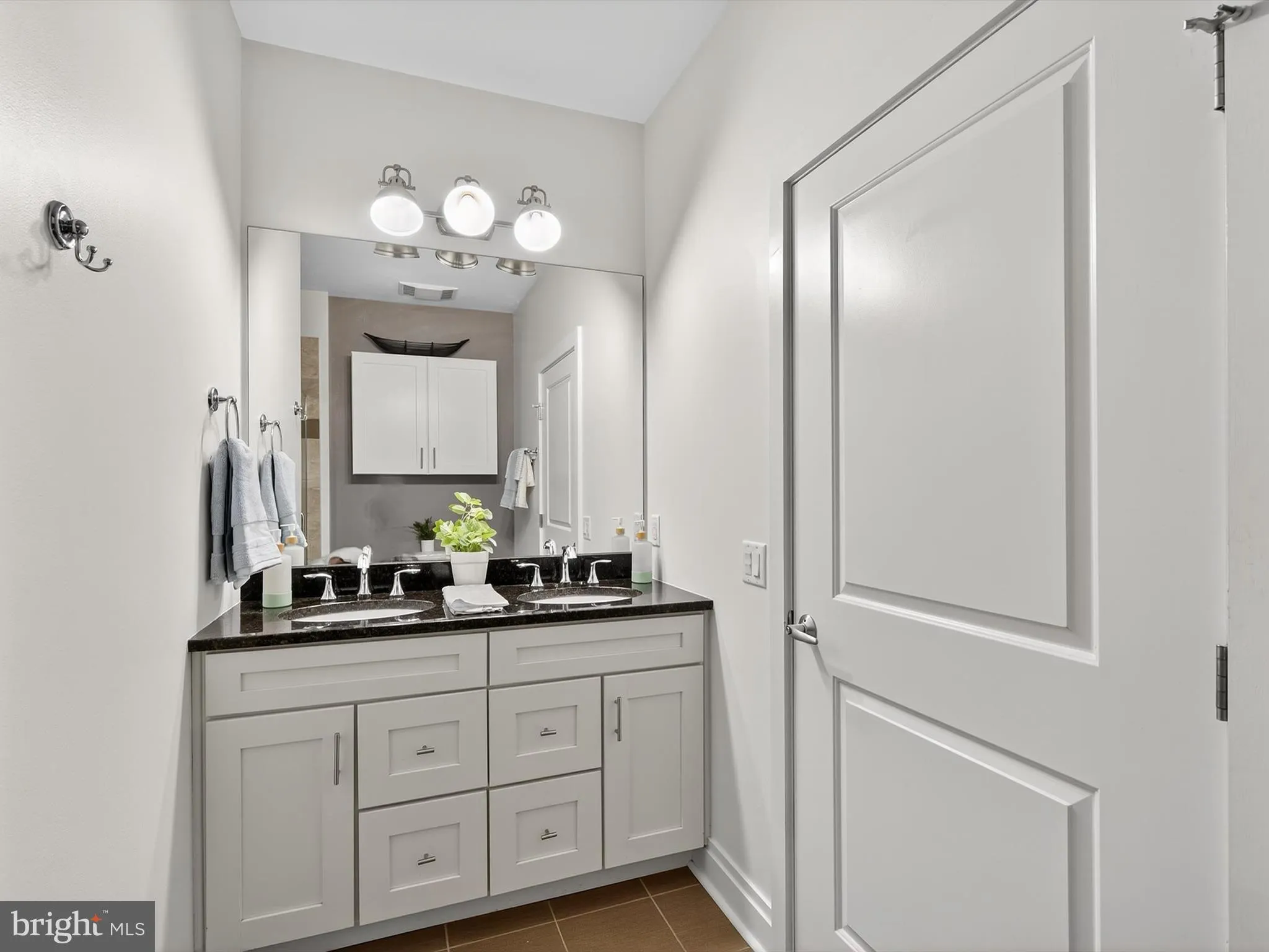 Lancaster, Pennsylvania 17603, United States, 2 Bedrooms Bedrooms, ,2 BathroomsBathrooms,Residential,Active,213354