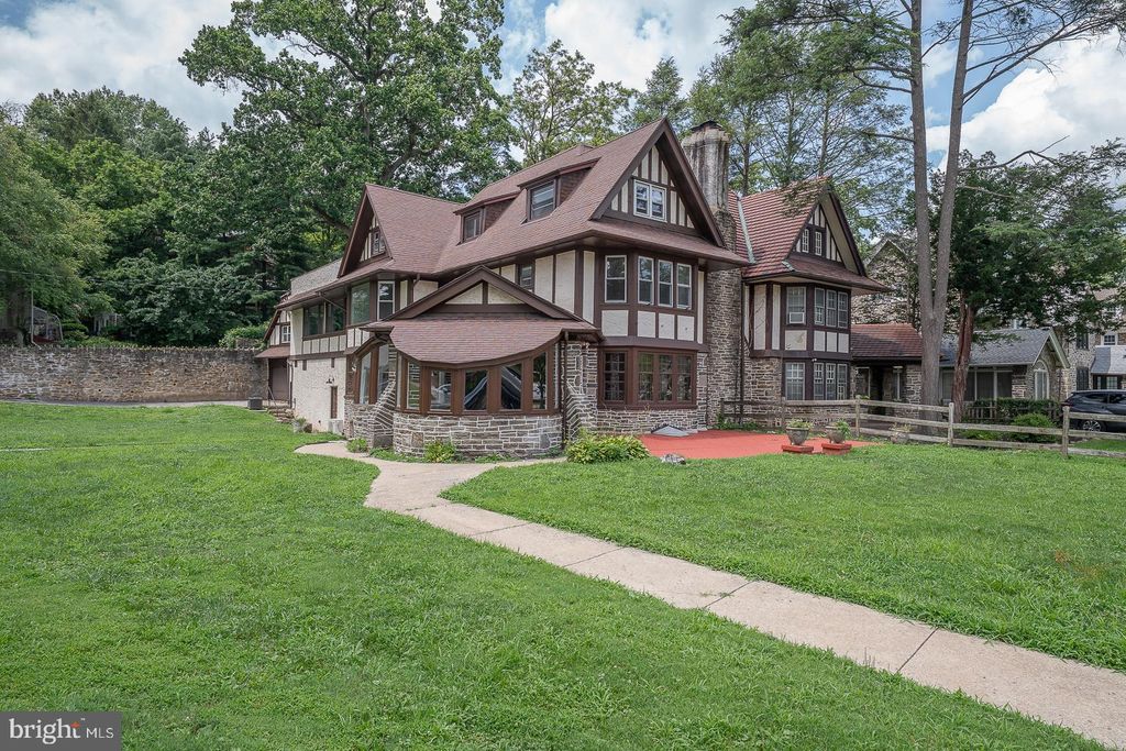 Photo of 6640 Lincoln Drive, PHILADELPHIA, PA 19119 (MLS # PAPH2519390)