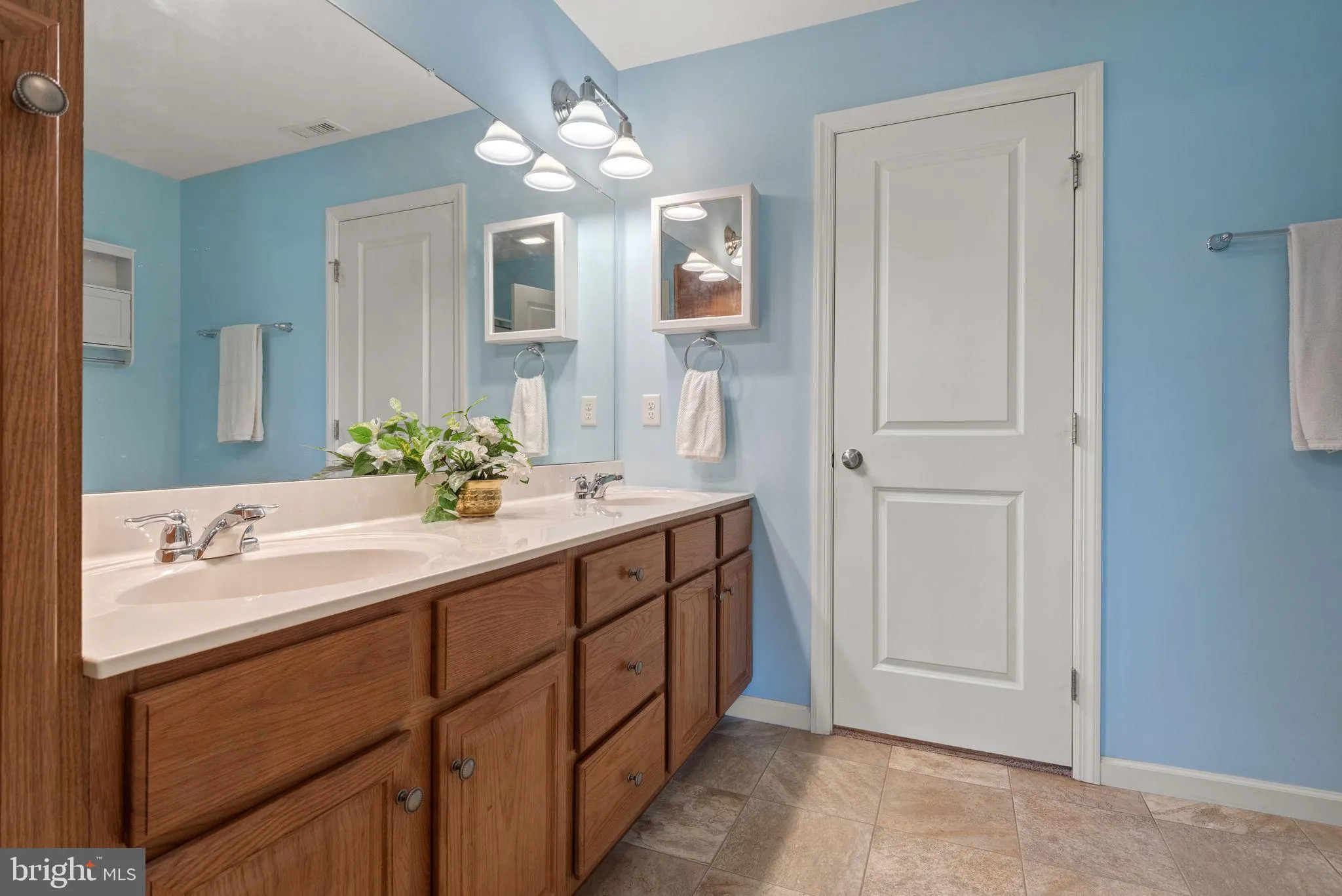 Lancaster, Pennsylvania 17603, United States, 3 Bedrooms Bedrooms, ,3 BathroomsBathrooms,Residential,Pending,143129