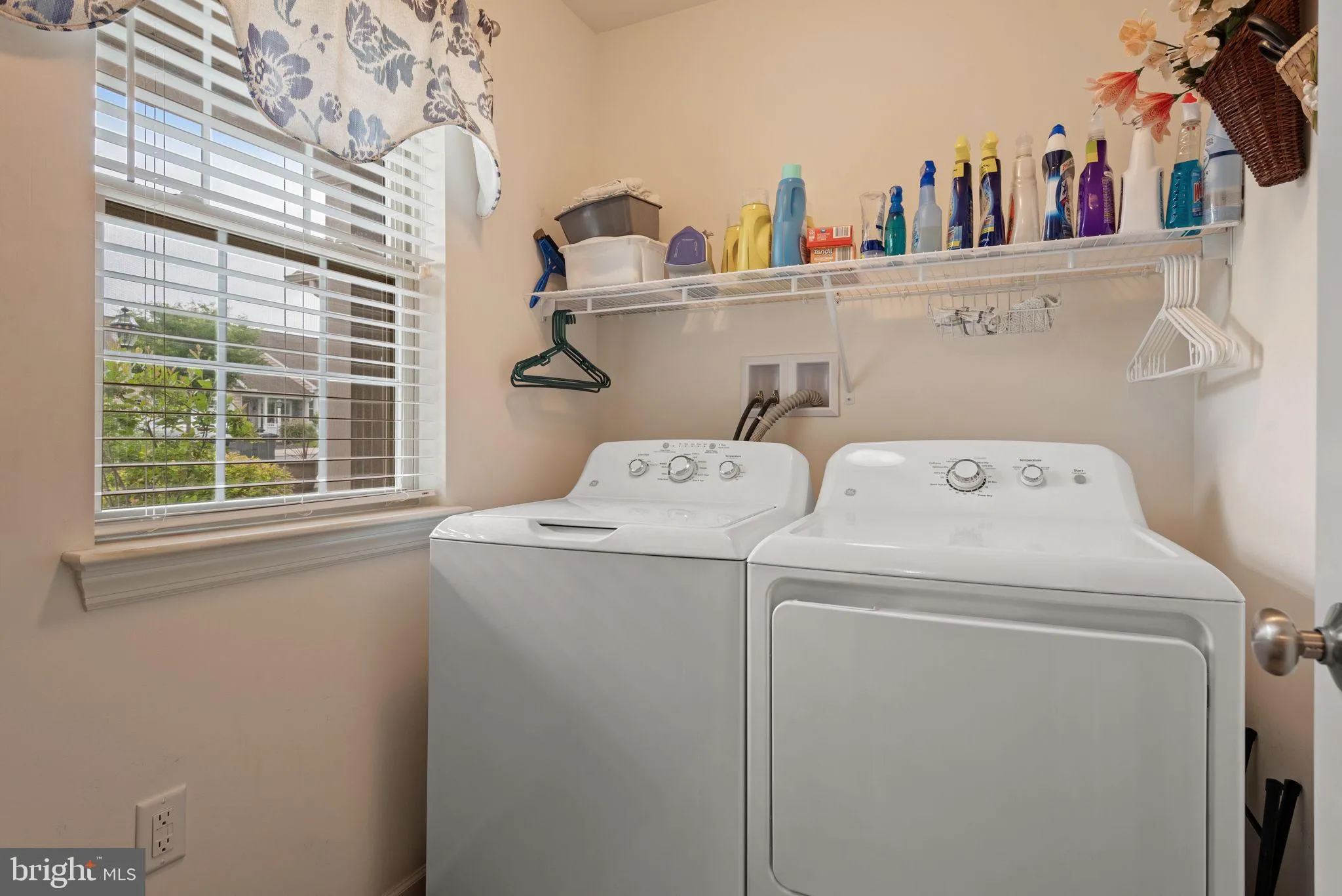 Lancaster, Pennsylvania 17603, United States, 3 Bedrooms Bedrooms, ,3 BathroomsBathrooms,Residential,Pending,143129