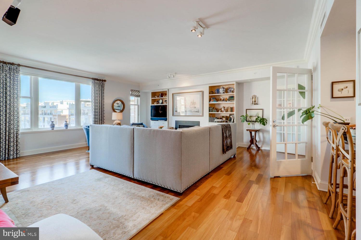 THE RITZ-CARLTON RESIDENCES - Residential