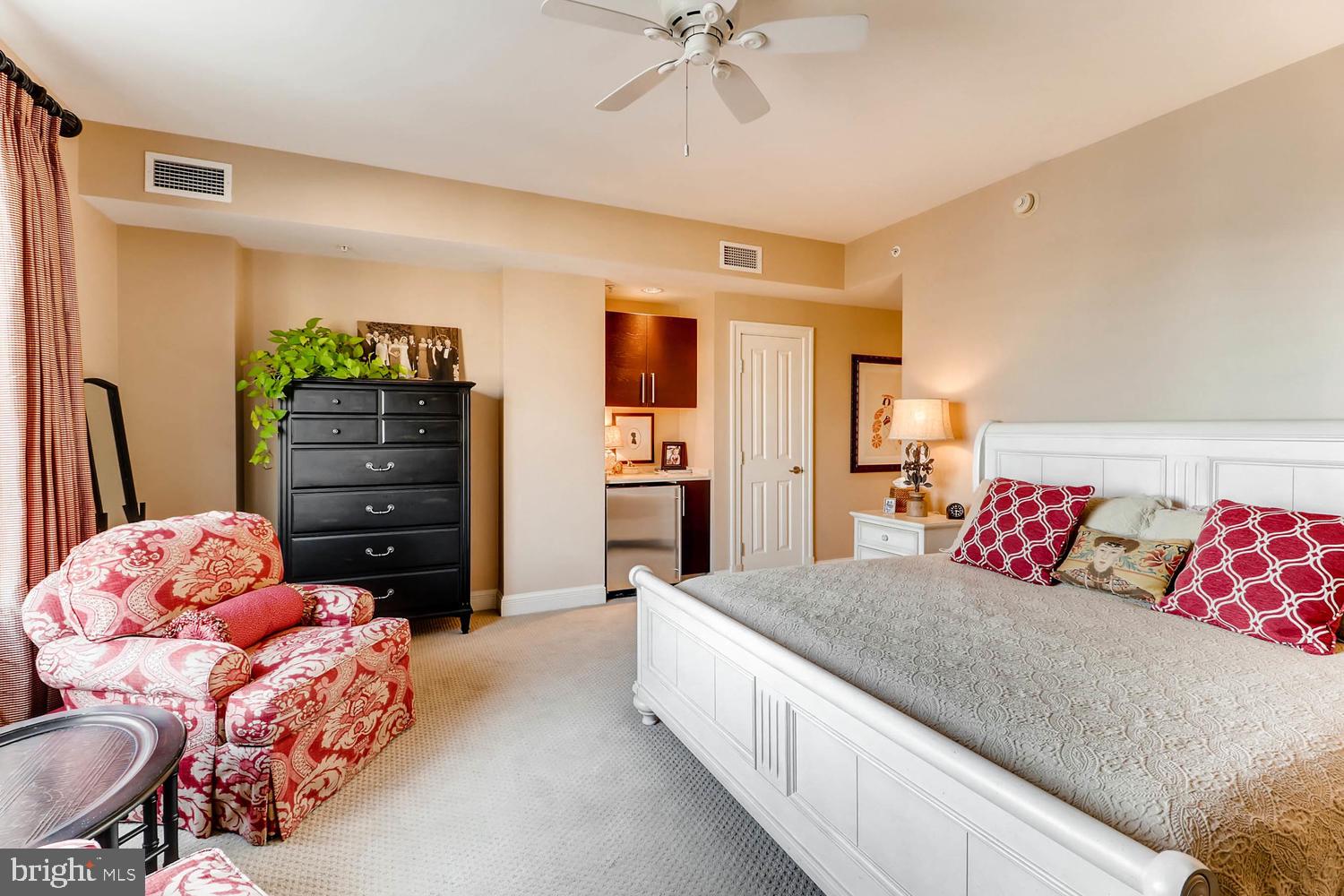 THE RITZ-CARLTON RESIDENCES - Residential