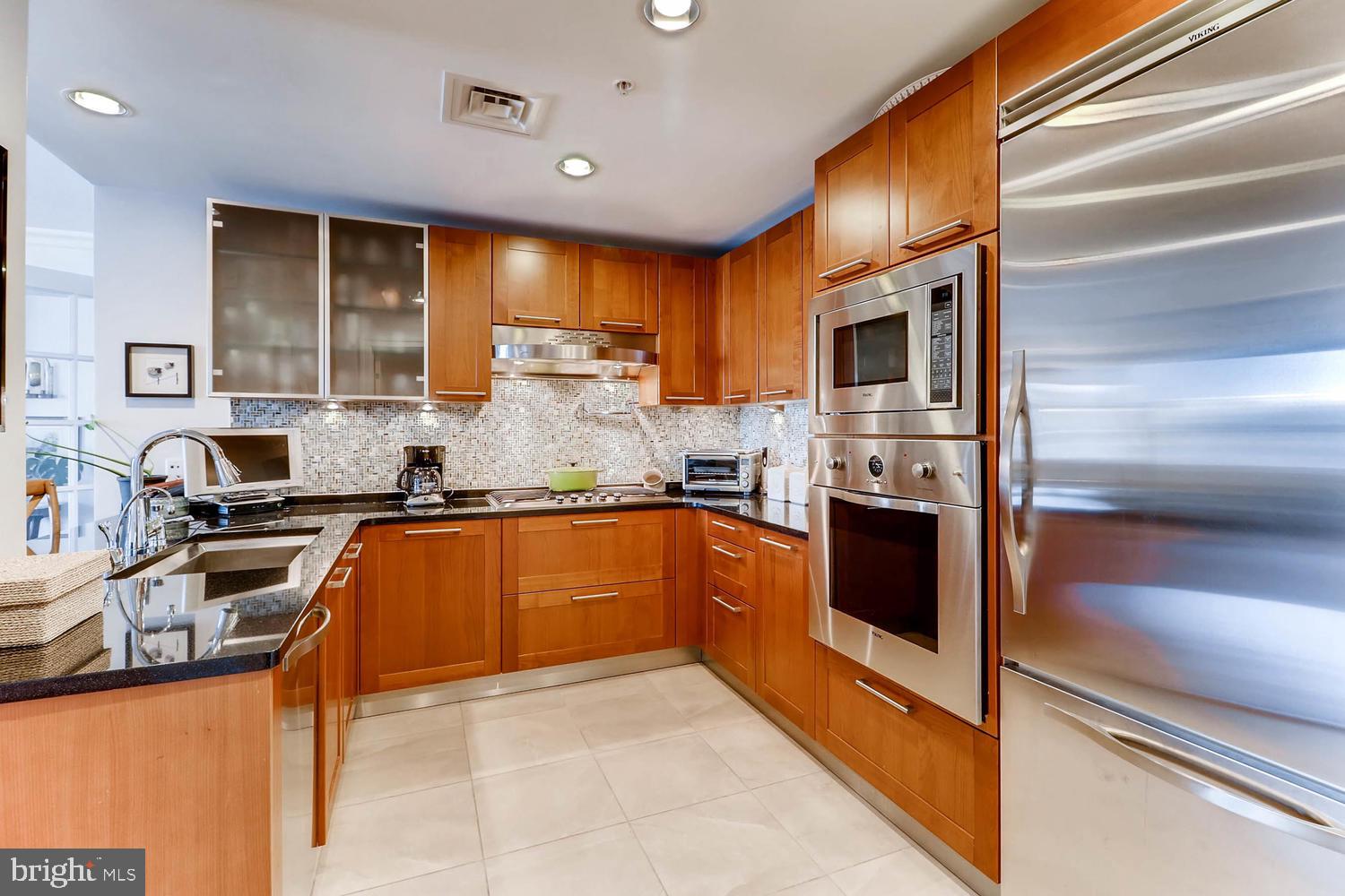 THE RITZ-CARLTON RESIDENCES - Residential