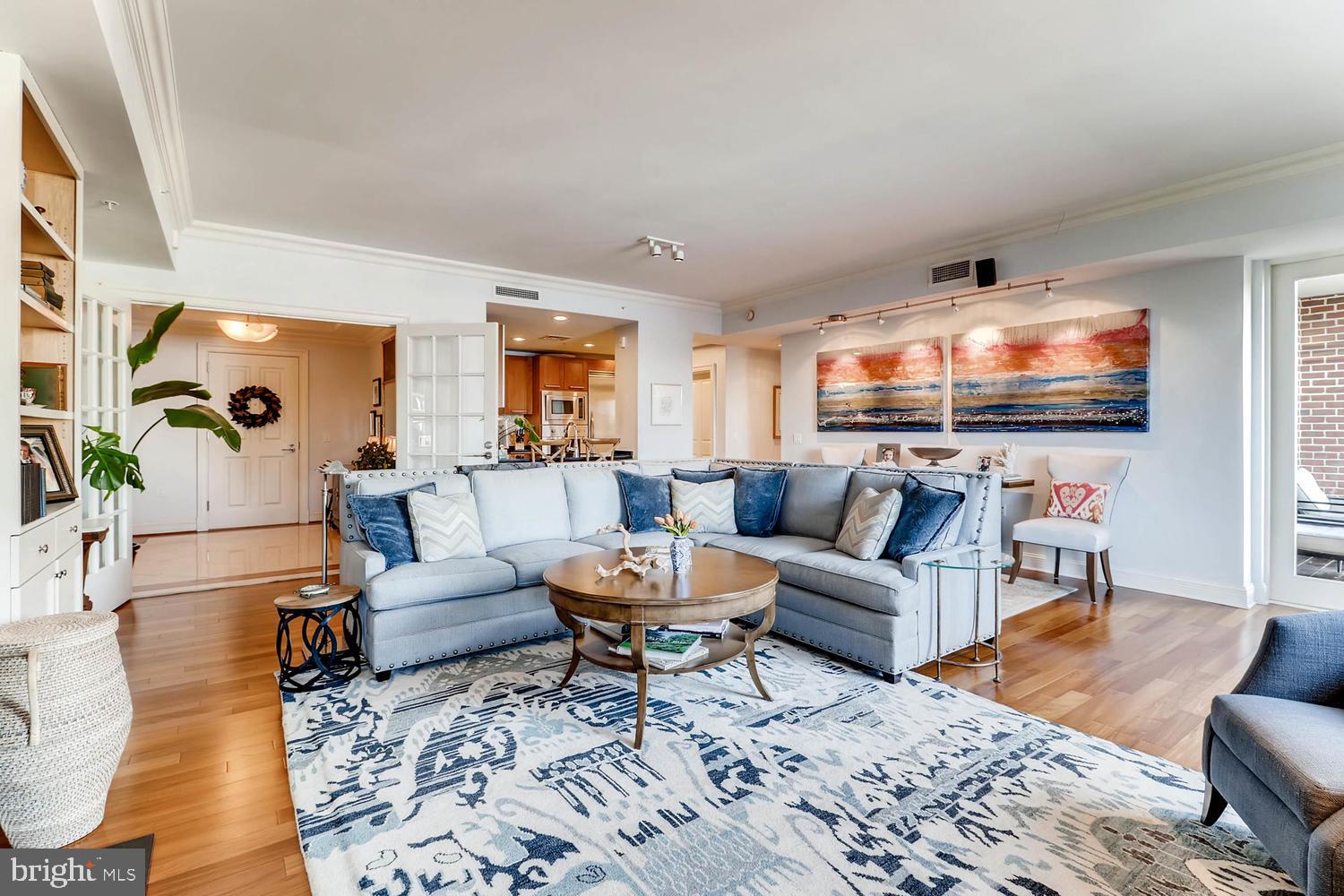 THE RITZ-CARLTON RESIDENCES - Residential