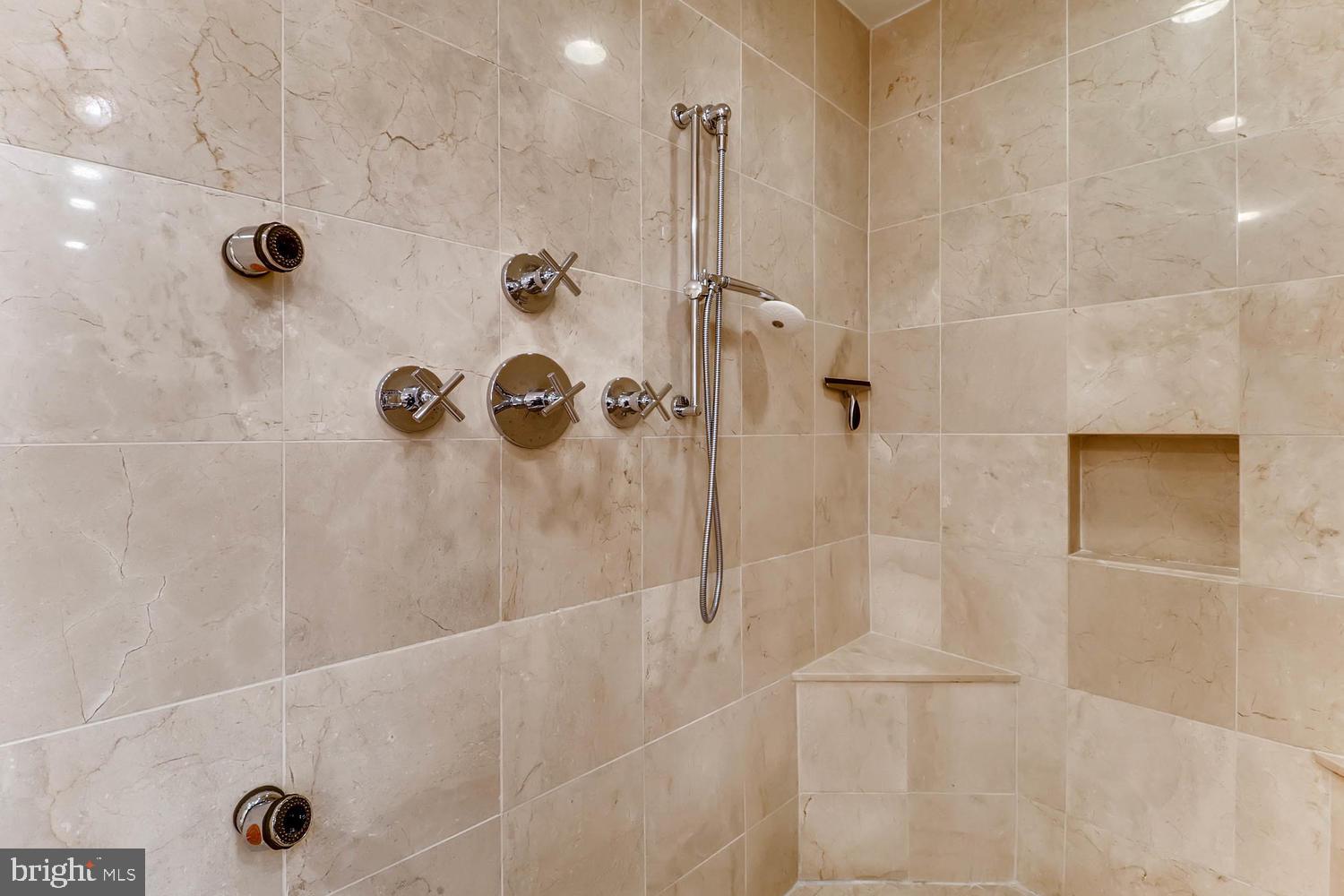 THE RITZ-CARLTON RESIDENCES - Residential