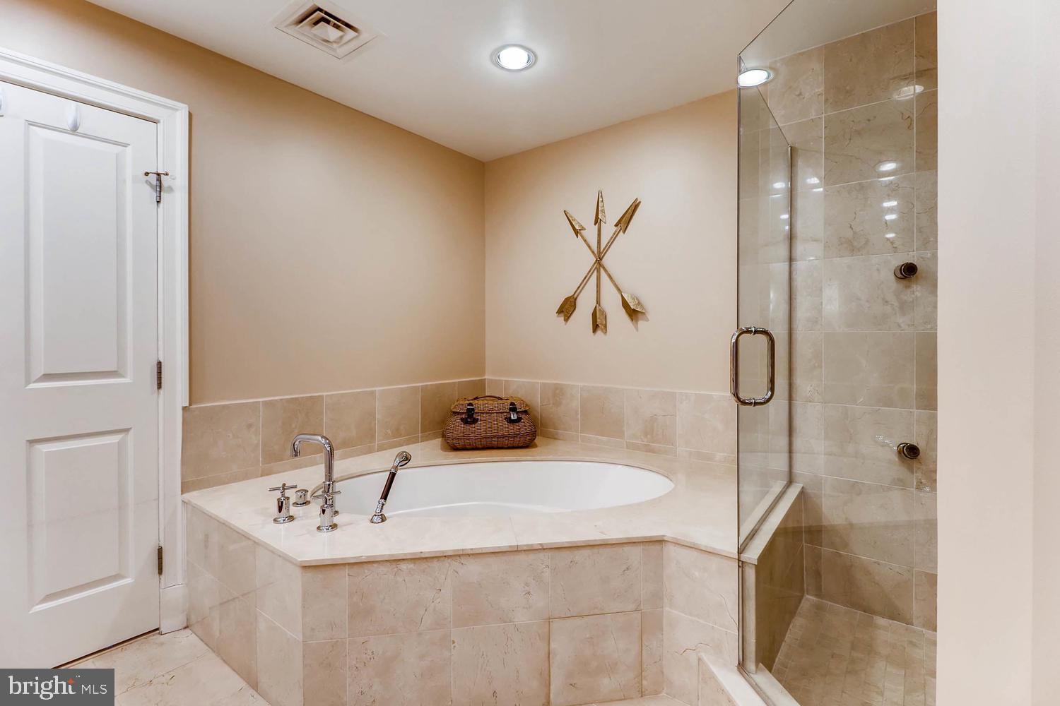 THE RITZ-CARLTON RESIDENCES - Residential