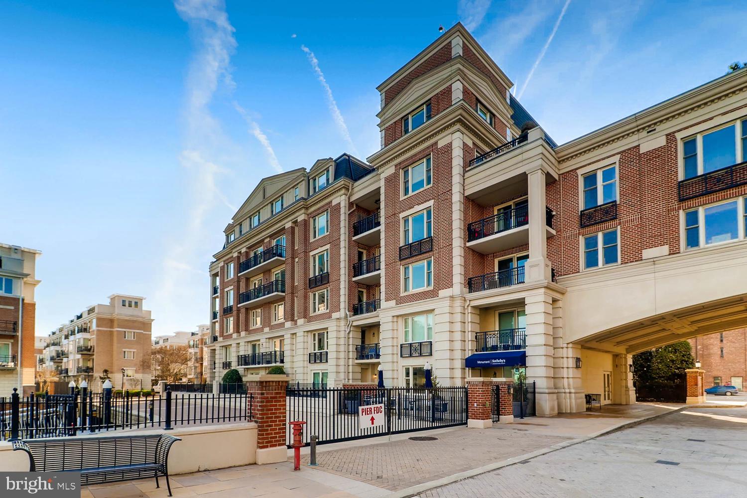 THE RITZ-CARLTON RESIDENCES - Residential