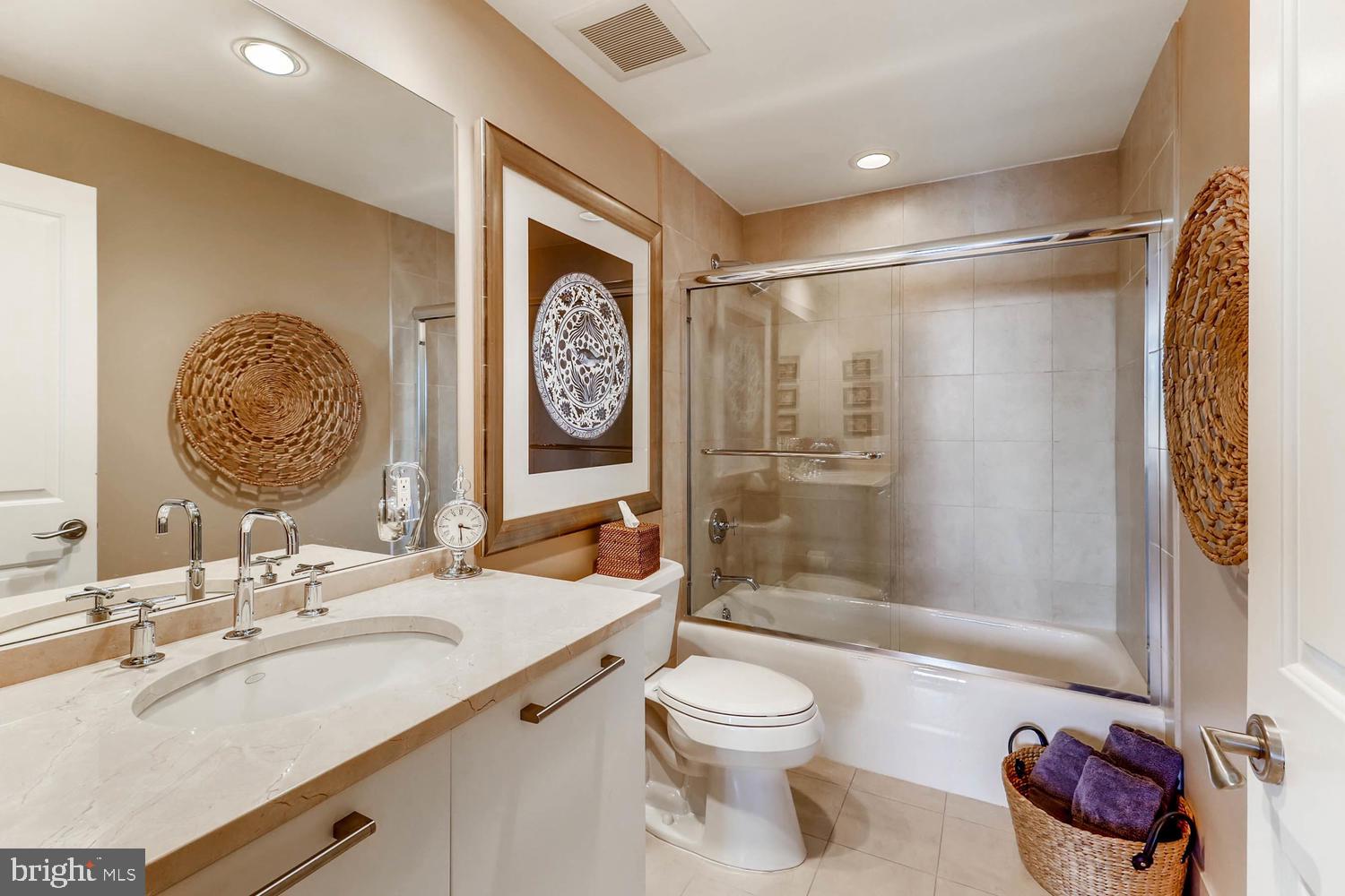 THE RITZ-CARLTON RESIDENCES - Residential