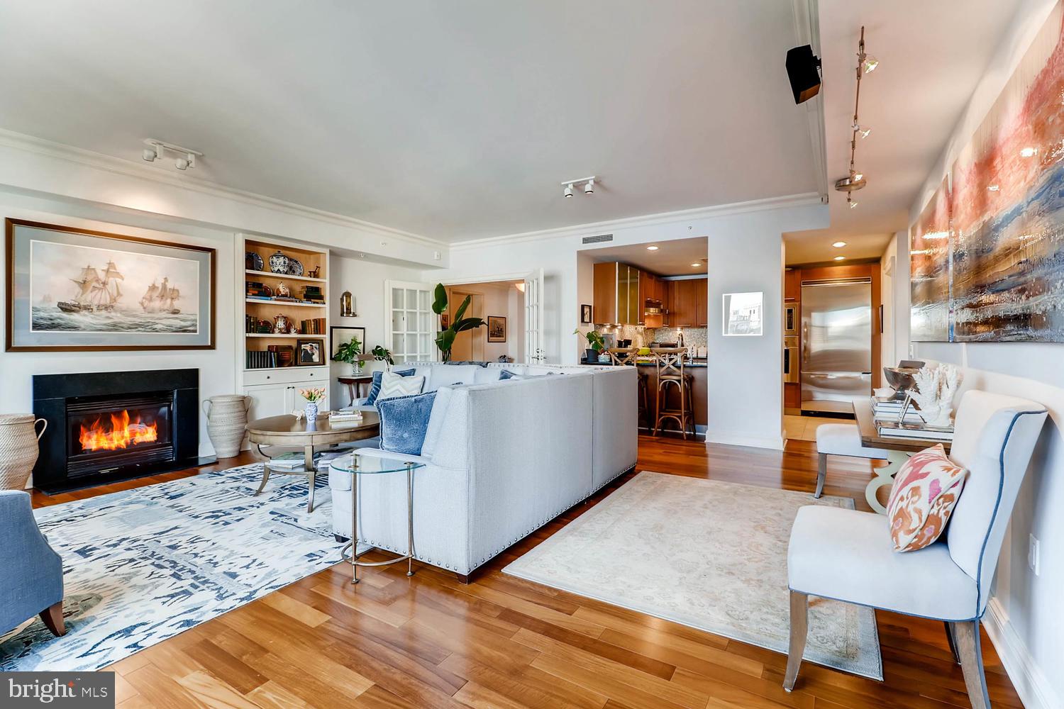 THE RITZ-CARLTON RESIDENCES - Residential