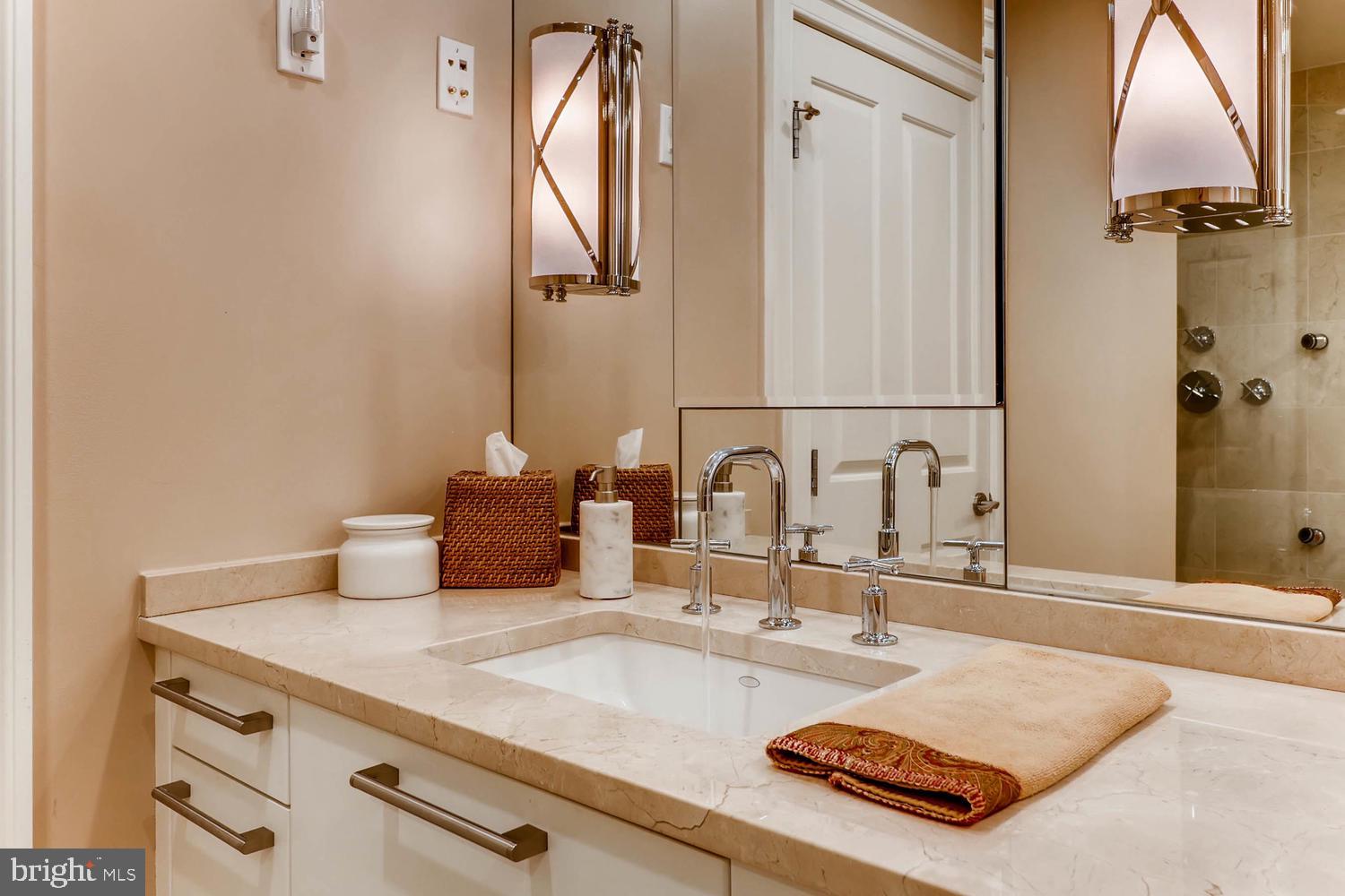 THE RITZ-CARLTON RESIDENCES - Residential