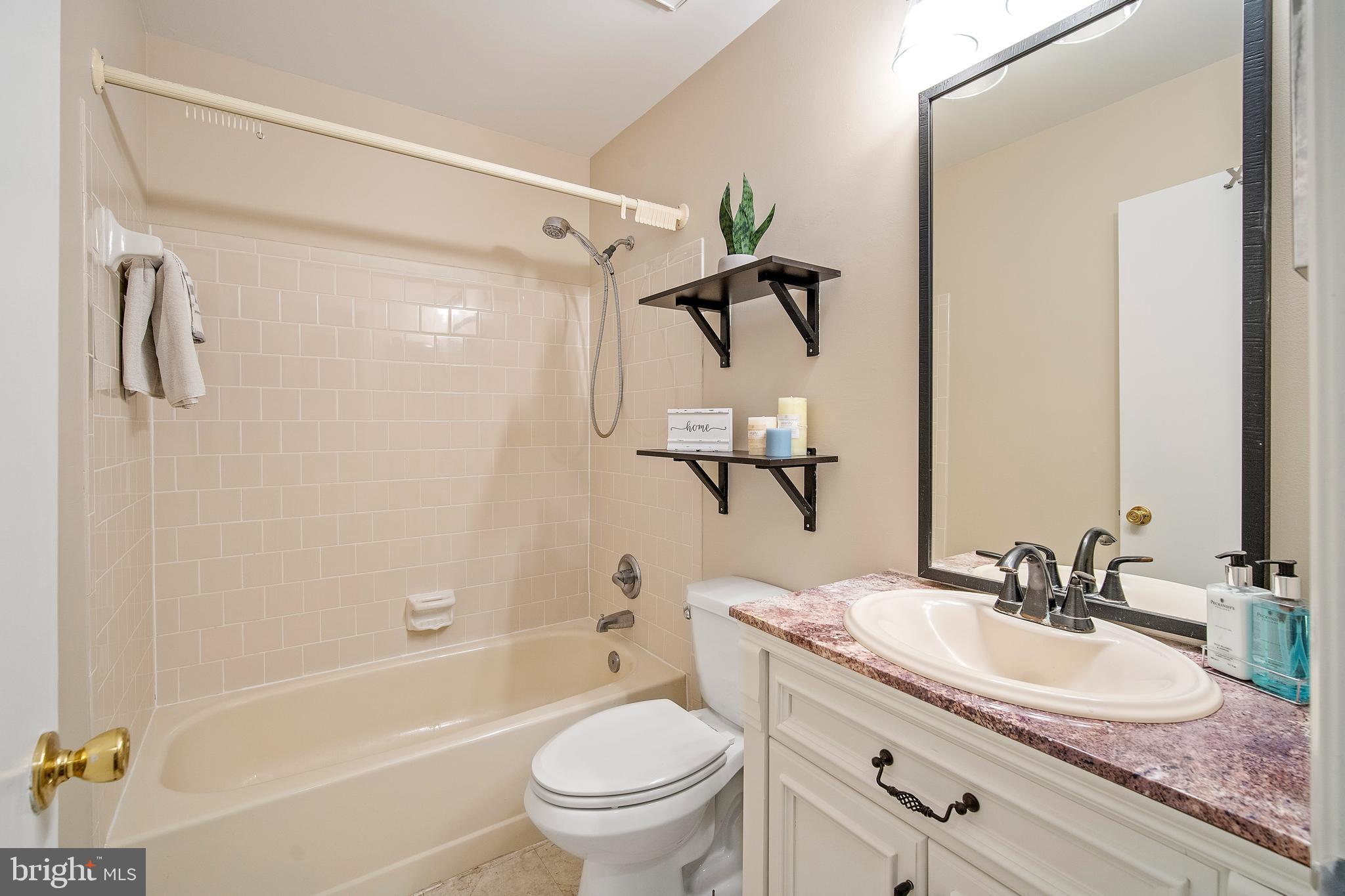 SILVER SPRING CNTRY CLUB - Residential