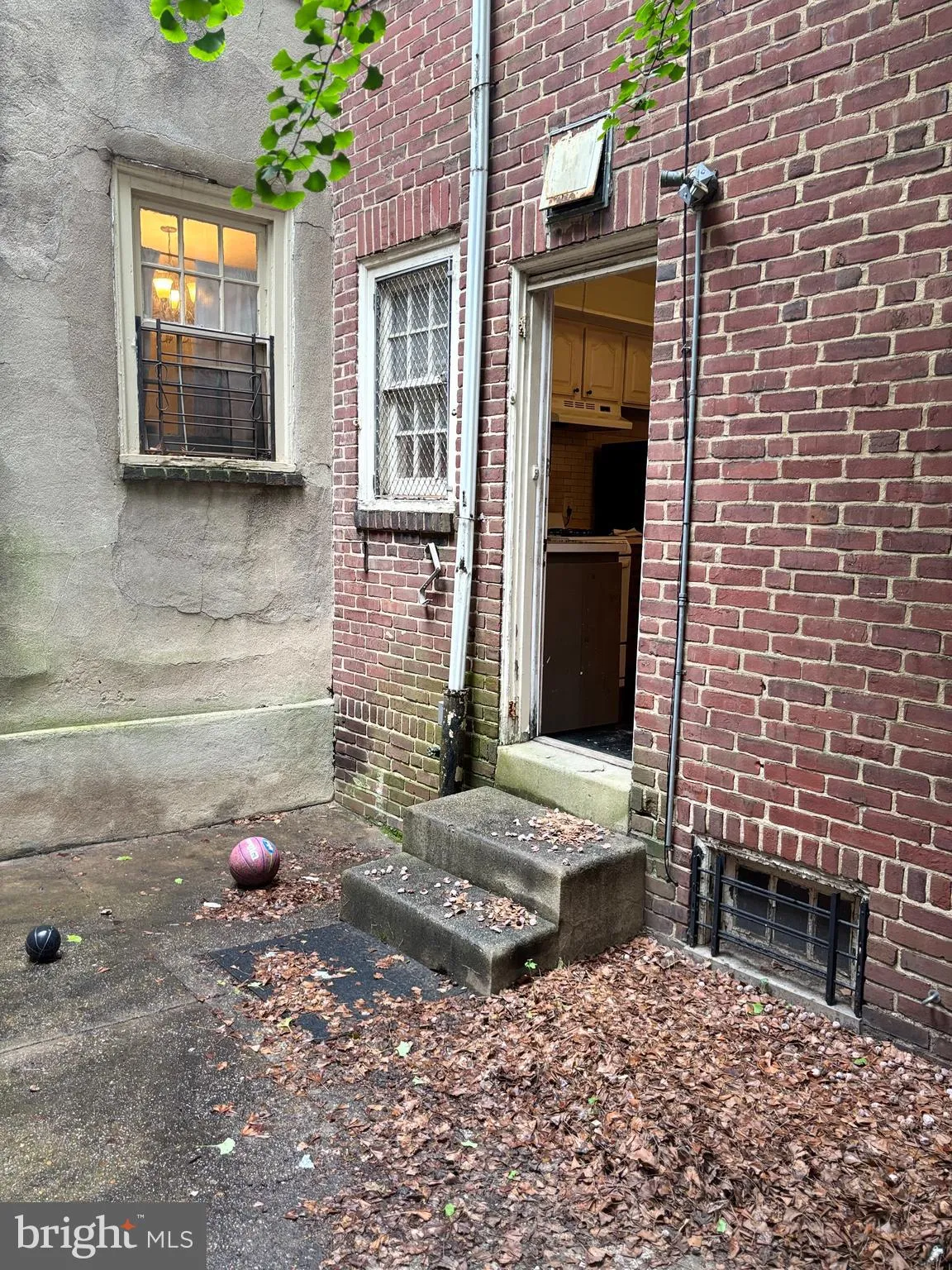 Philadelphia, Pennsylvania 19102, United States, 2 Bedrooms Bedrooms, ,1 BathroomBathrooms,Residential,Pending,134082