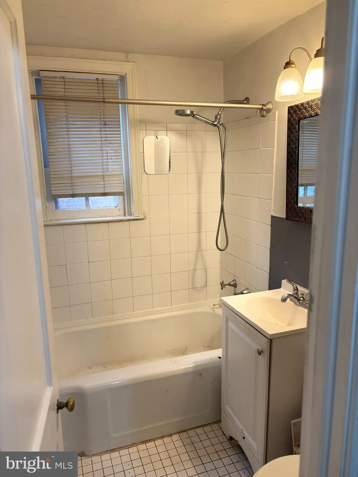 Philadelphia, Pennsylvania 19102, United States, 2 Bedrooms Bedrooms, ,1 BathroomBathrooms,Residential,Pending,134082