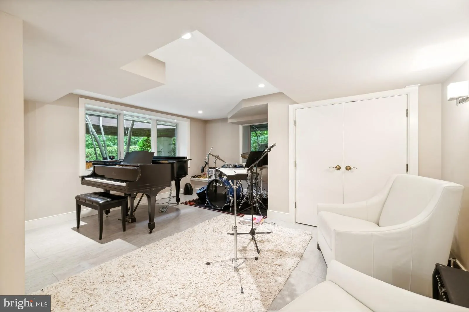 Princeton, New Jersey 08540, United States, 5 Bedrooms Bedrooms, ,5 BathroomsBathrooms,Residential,Pending,41325