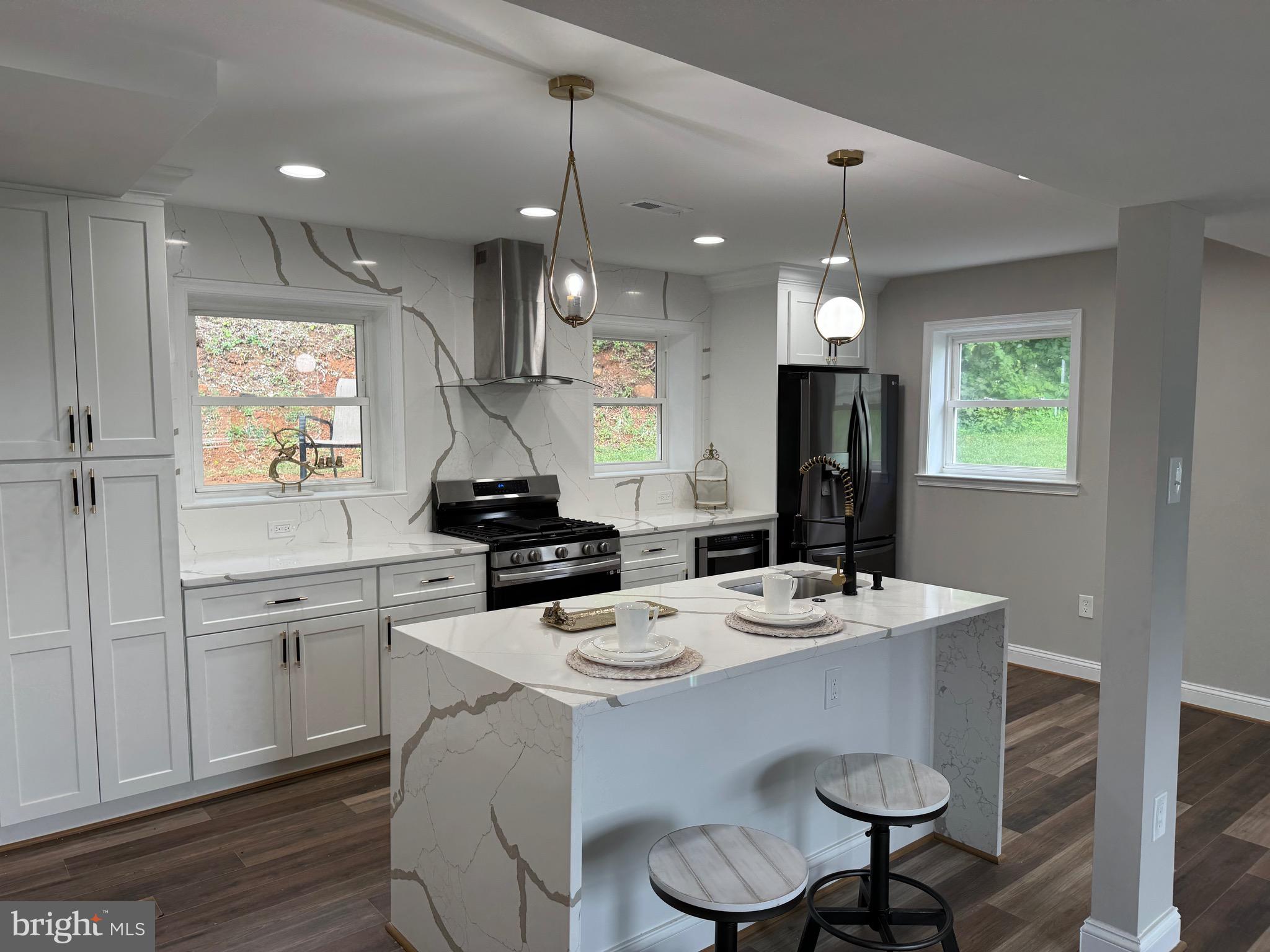 ROBIN HILLS - Residential