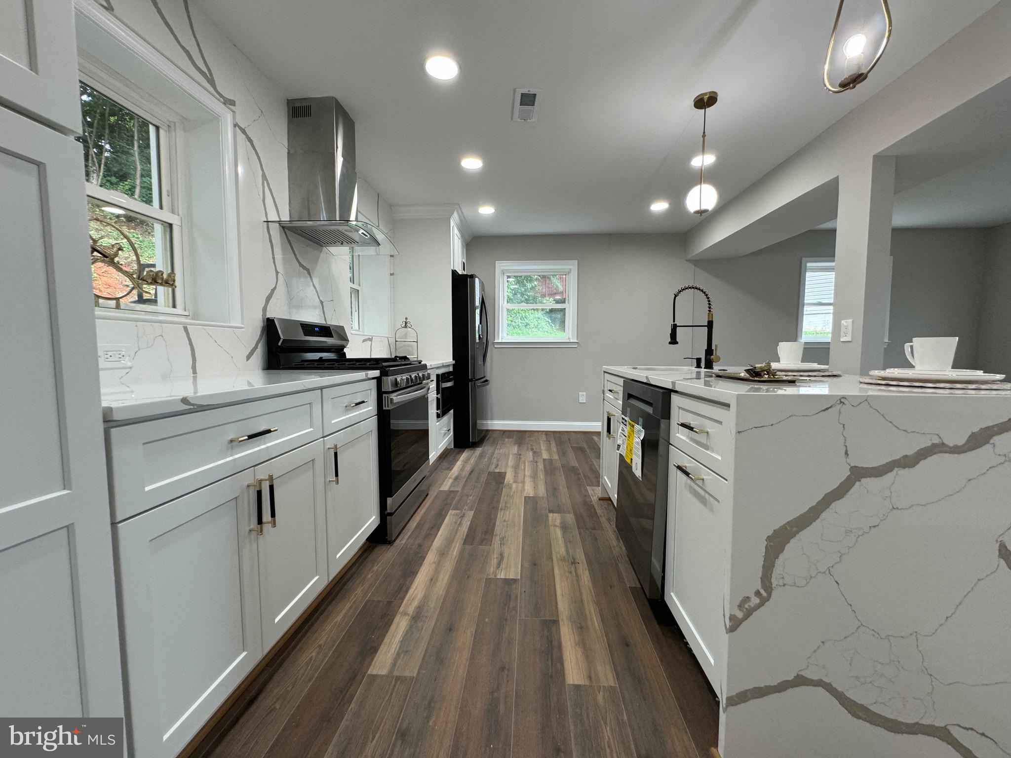 ROBIN HILLS - Residential