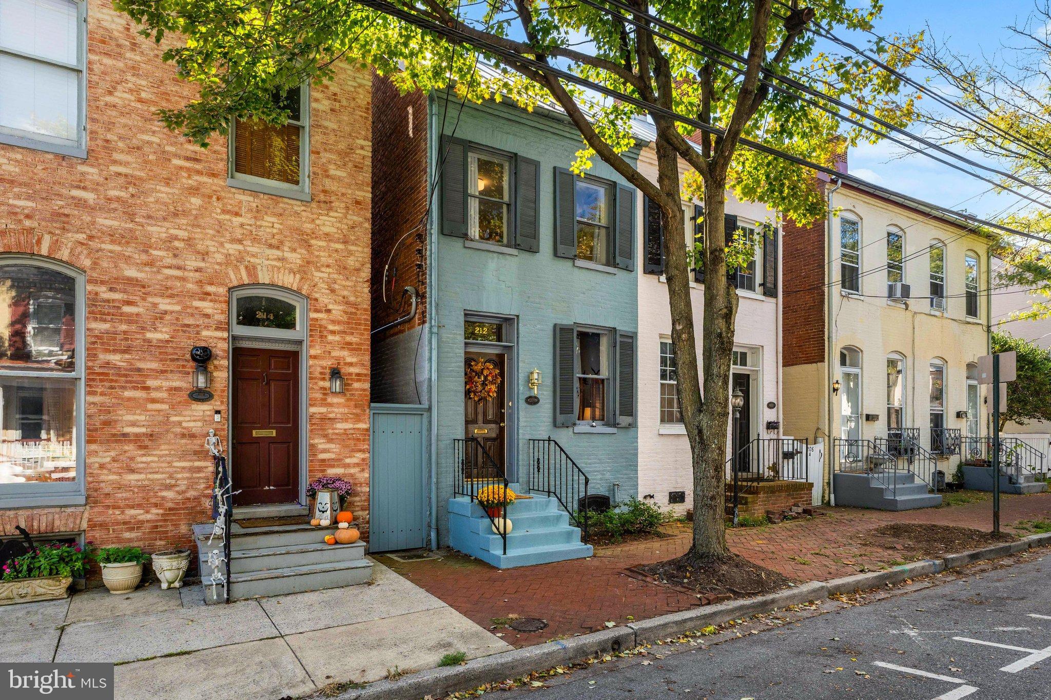 212 E 3RD STREET