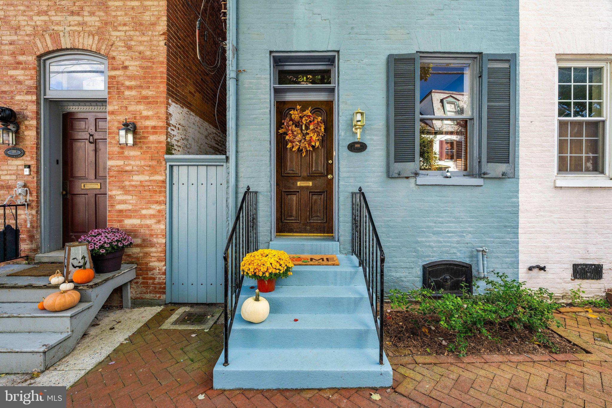 212 E 3RD STREET