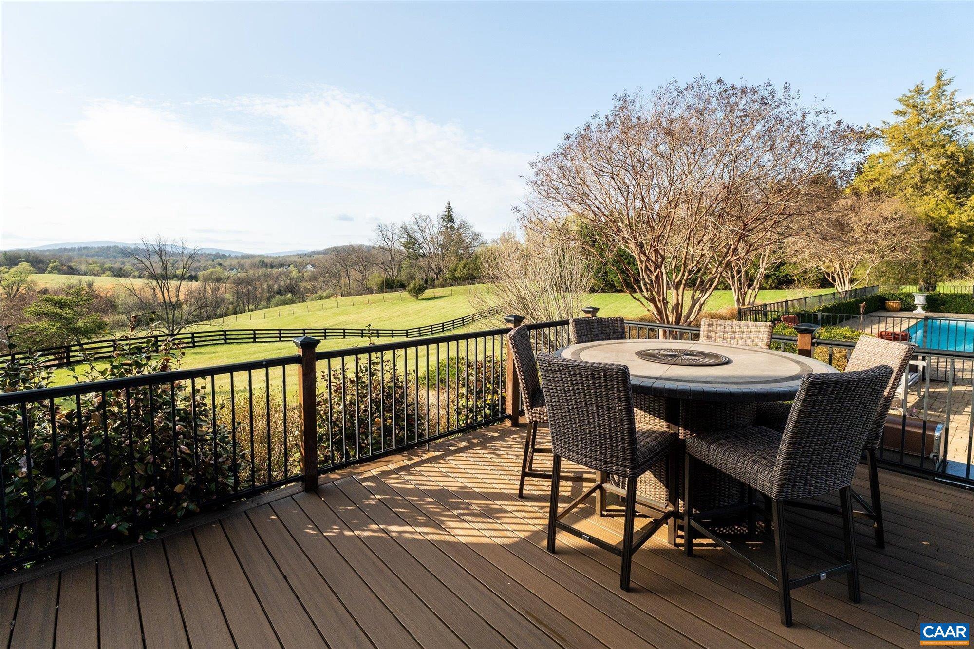 THE ROCKS - Residential