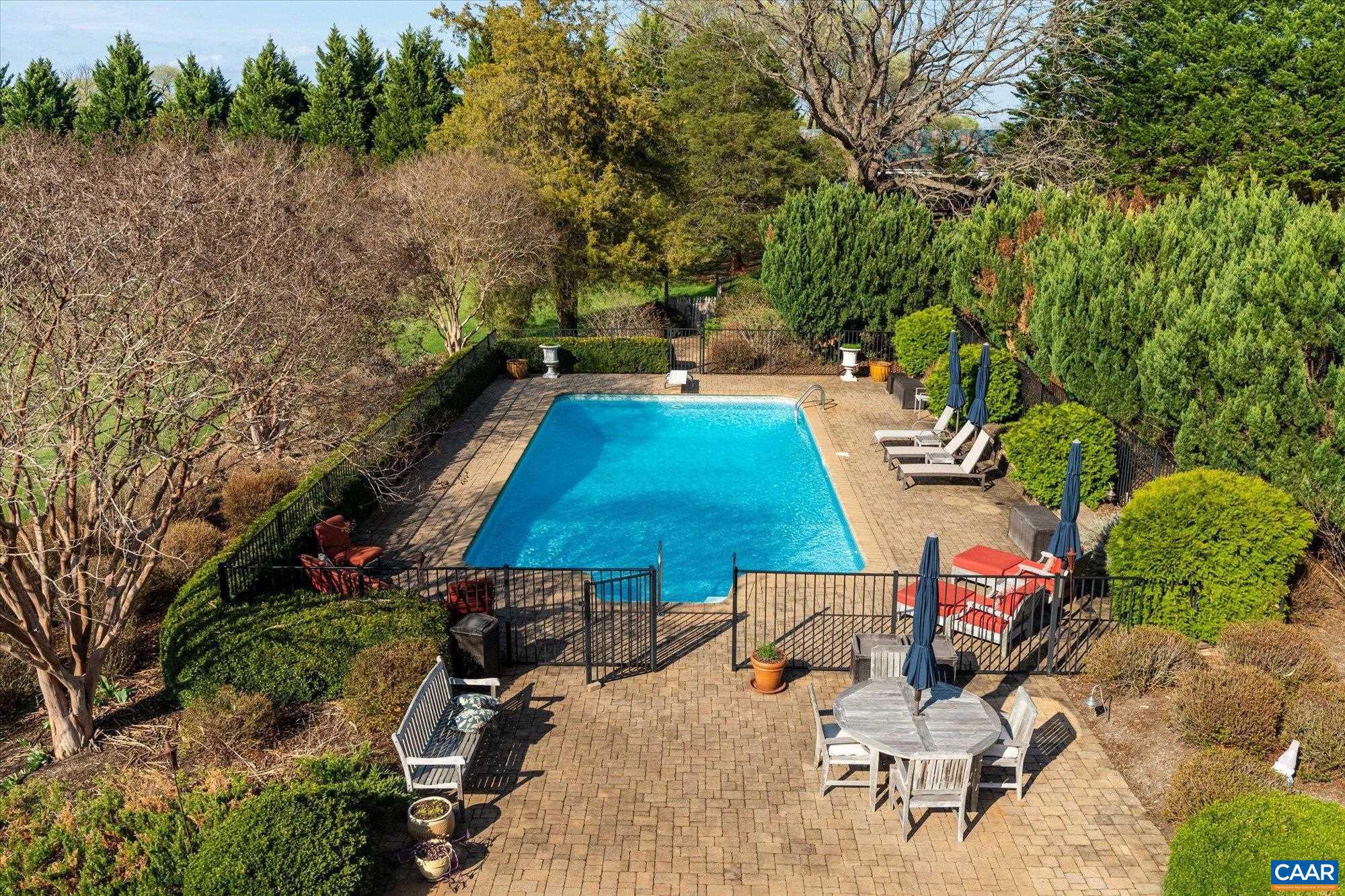 THE ROCKS - Residential