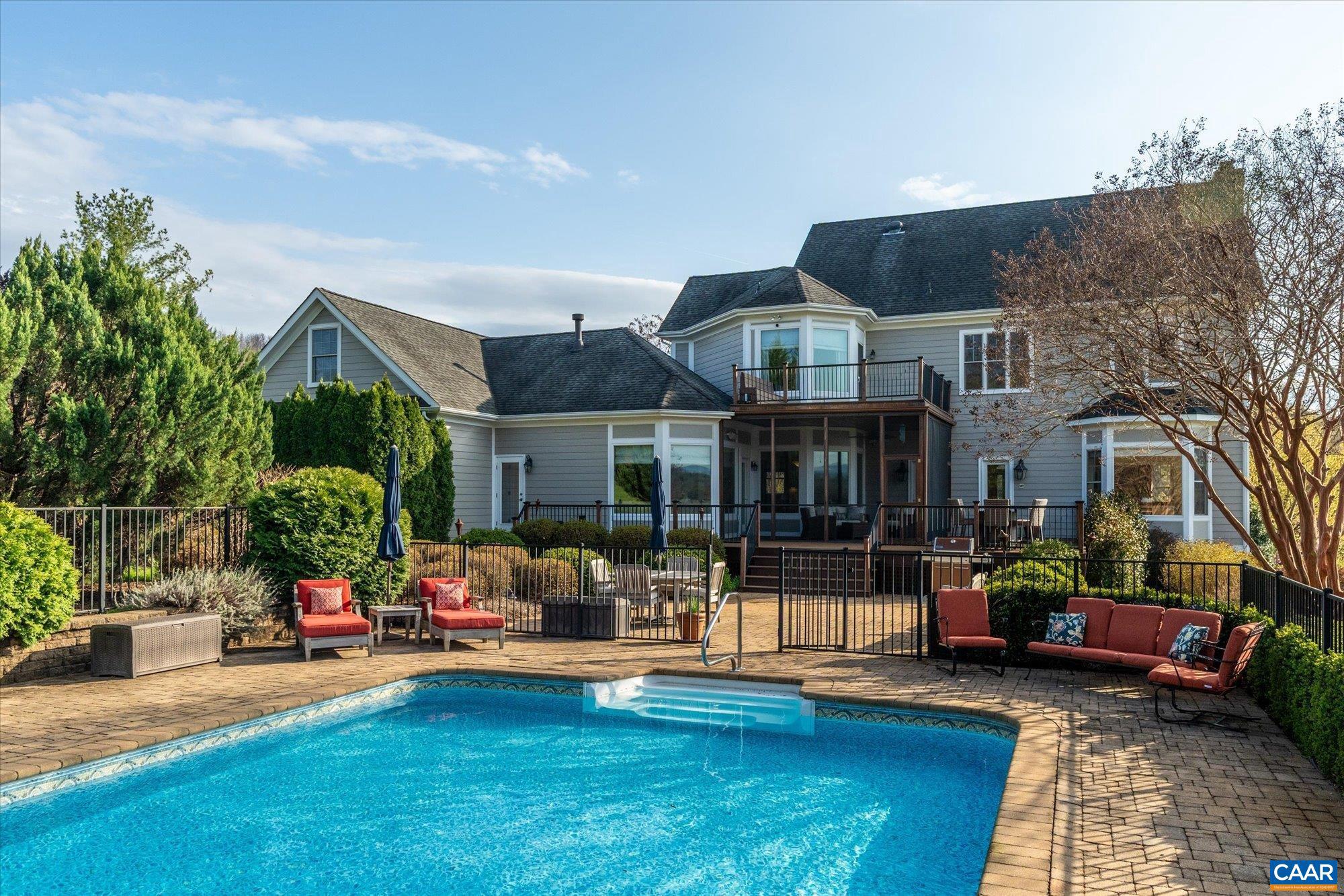 THE ROCKS - Residential