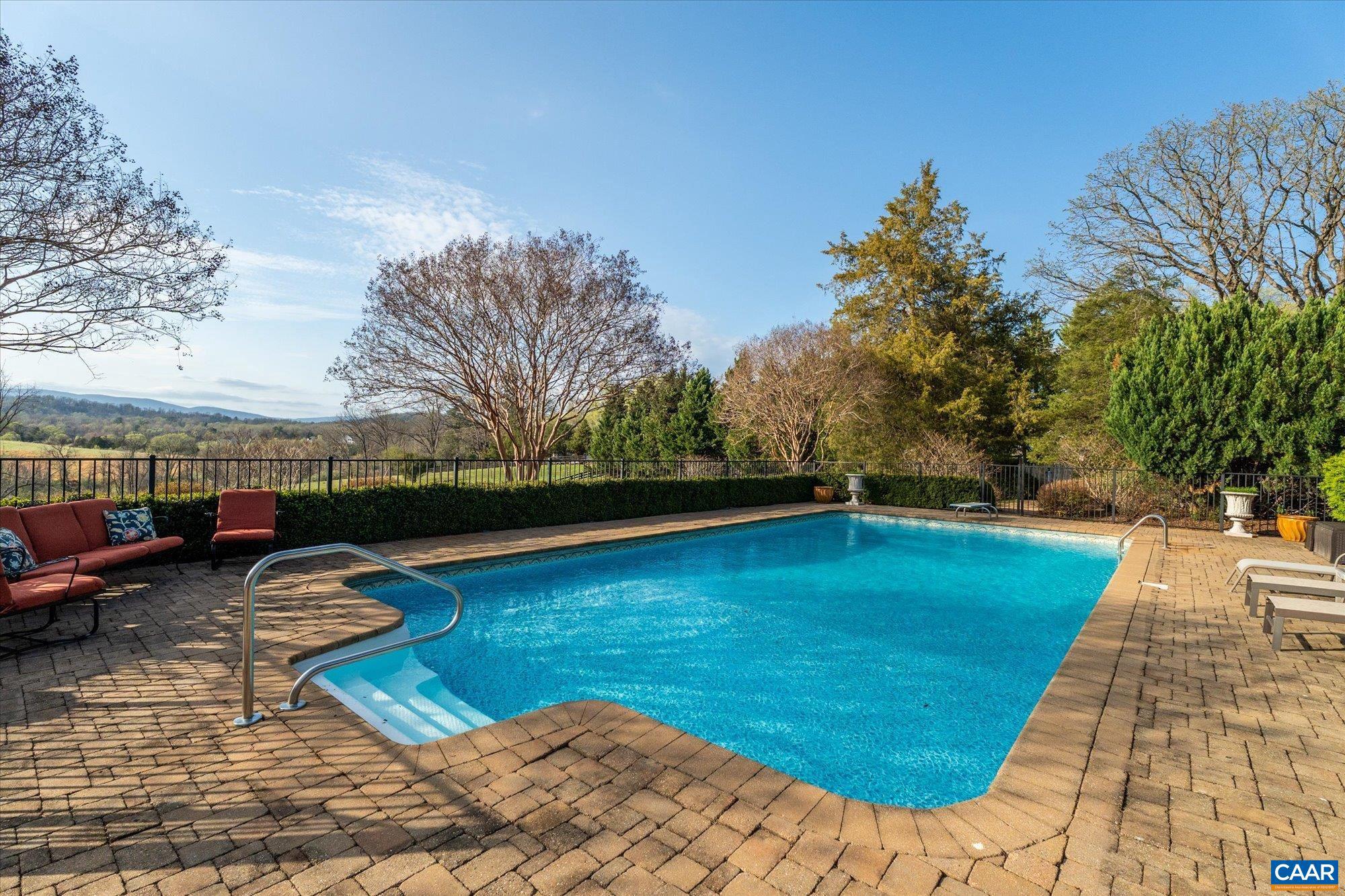 THE ROCKS - Residential