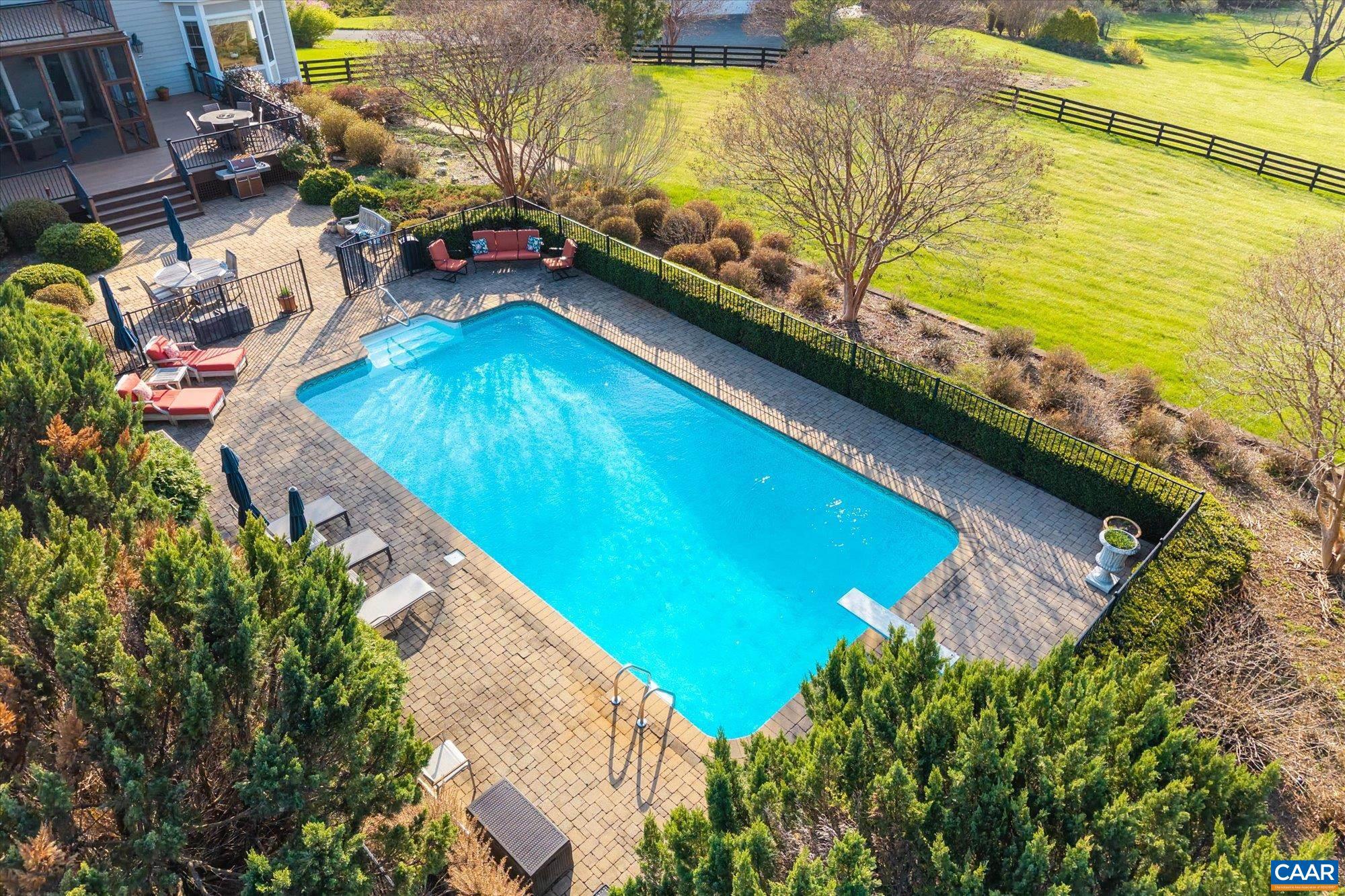 THE ROCKS - Residential