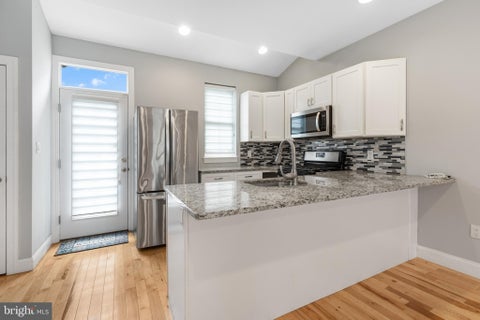 Townhouse For Rent - 724 E Thompson Street<br/> Philadelphia County, PHILADELPHIA, PA 19125