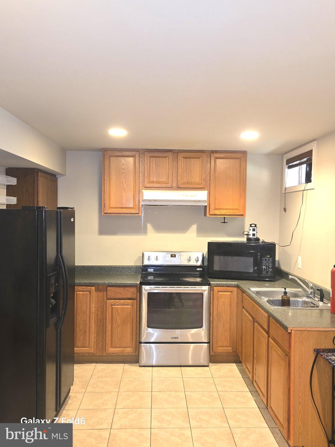 BARRETTS CROSSING - Residential Lease