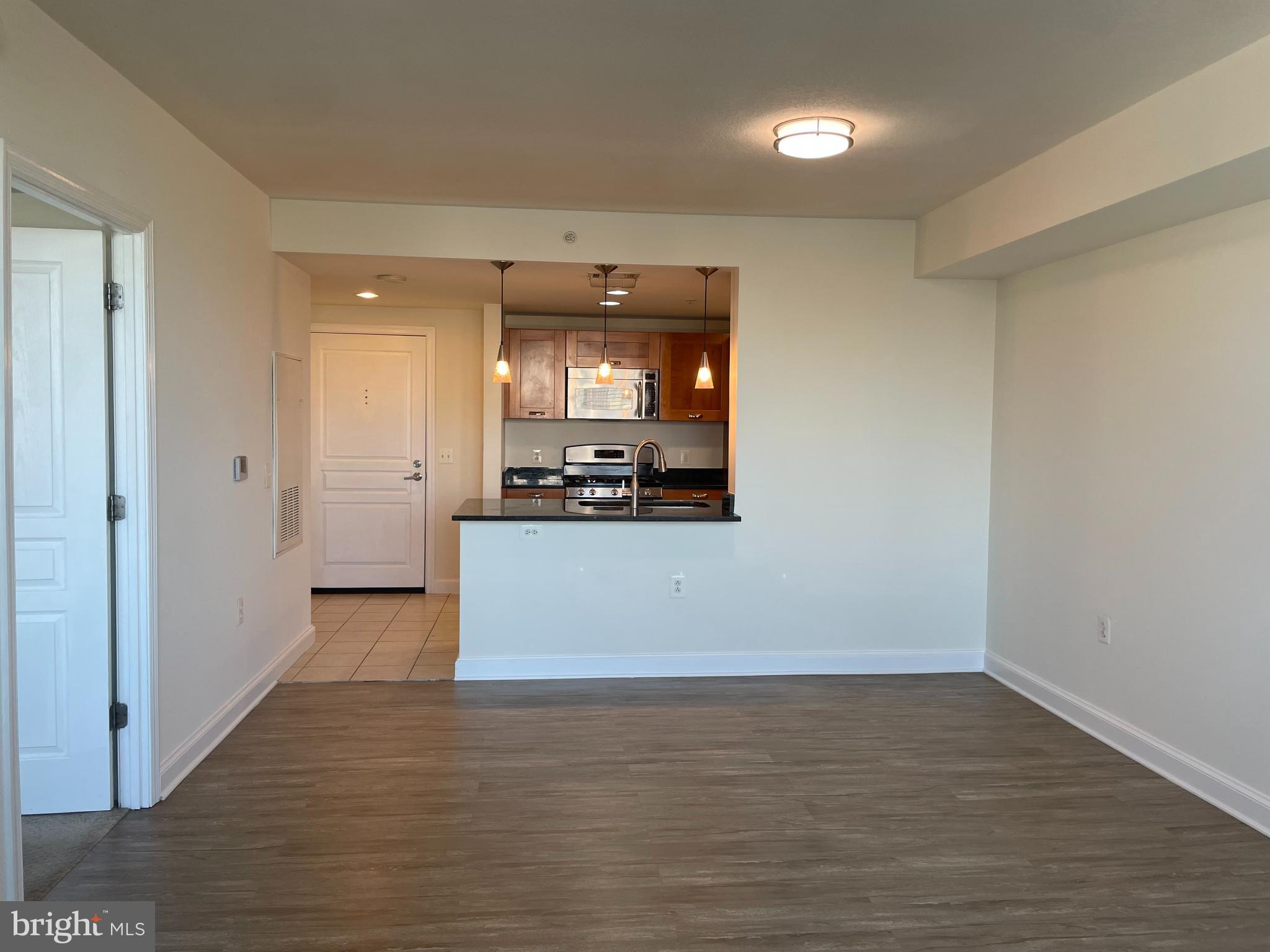 MIDTOWN ALEXANDRIA STATION CONDOMINIUM - Residential Lease