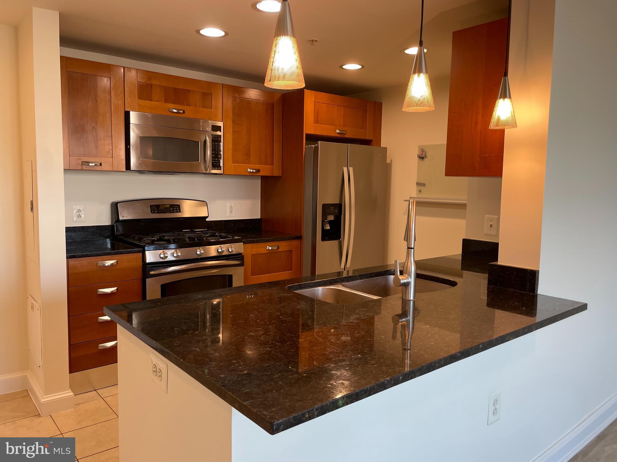 MIDTOWN ALEXANDRIA STATION CONDOMINIUM - Residential Lease