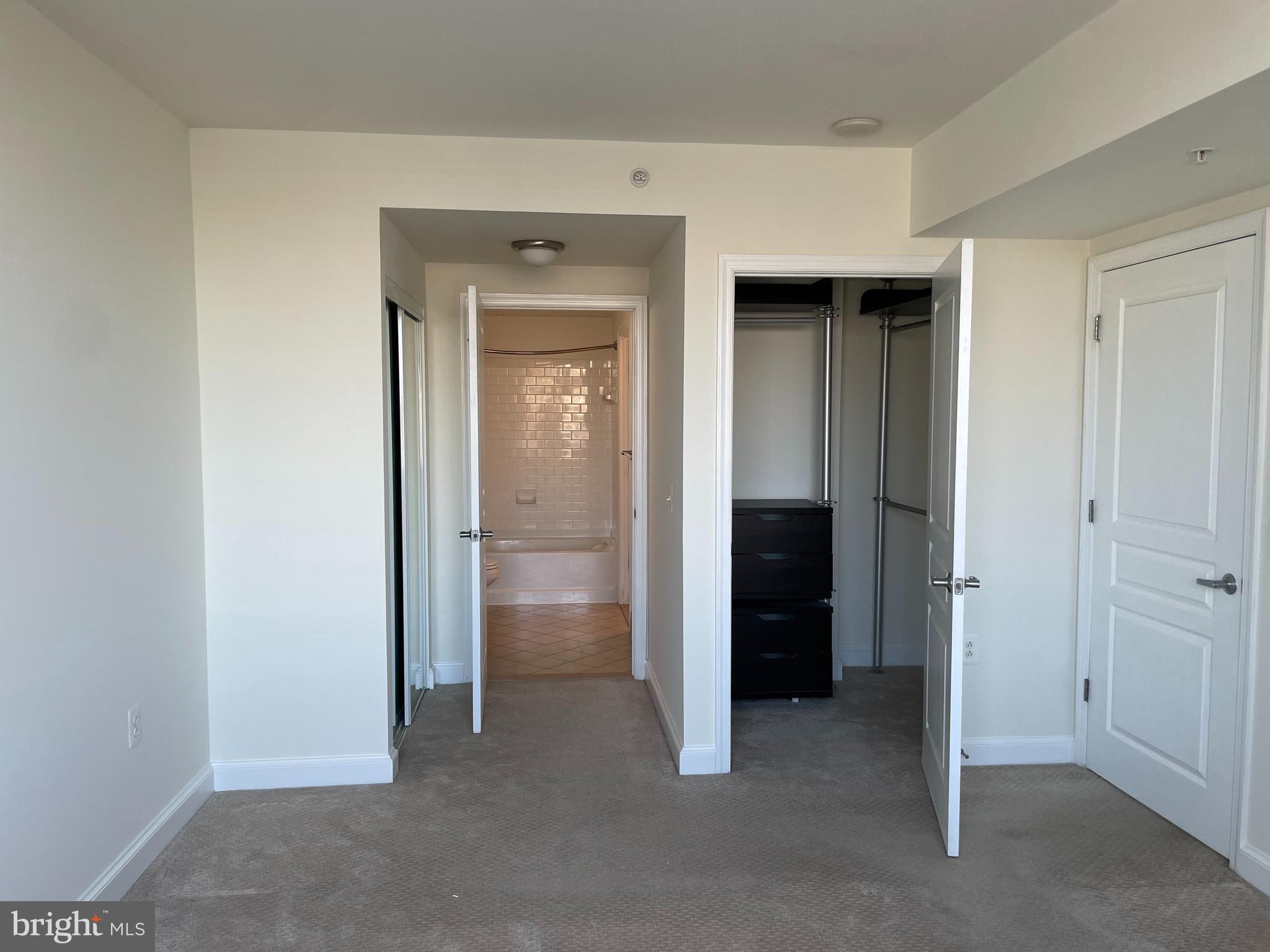 MIDTOWN ALEXANDRIA STATION CONDOMINIUM - Residential Lease
